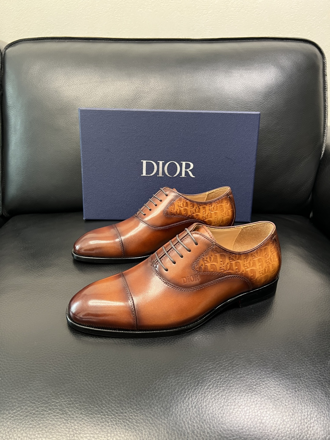 Dior 高品质 顶级工艺品 迪奥 皮鞋系列专柜同步原厂配置，意大利进口牛皮，全进口水染牛皮里垫，鞋底：
