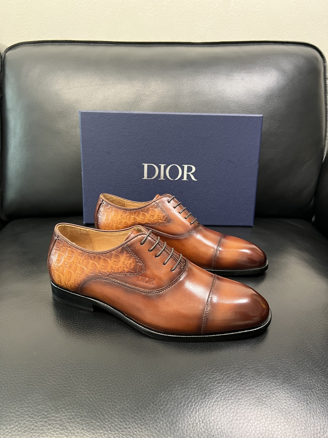 Dior 高品质 顶级工艺品 迪奥 皮鞋系列专柜同步原厂配置，意大利进口牛皮，全进口水染牛皮里垫，鞋底：