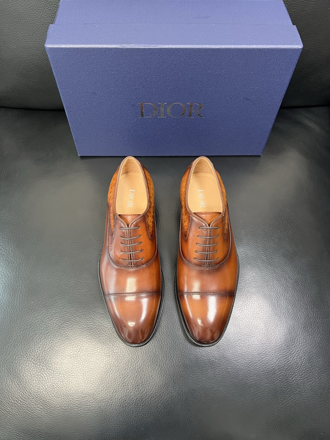 Dior 高品质 顶级工艺品 迪奥 皮鞋系列专柜同步原厂配置，意大利进口牛皮，全进口水染牛皮里垫，鞋底：