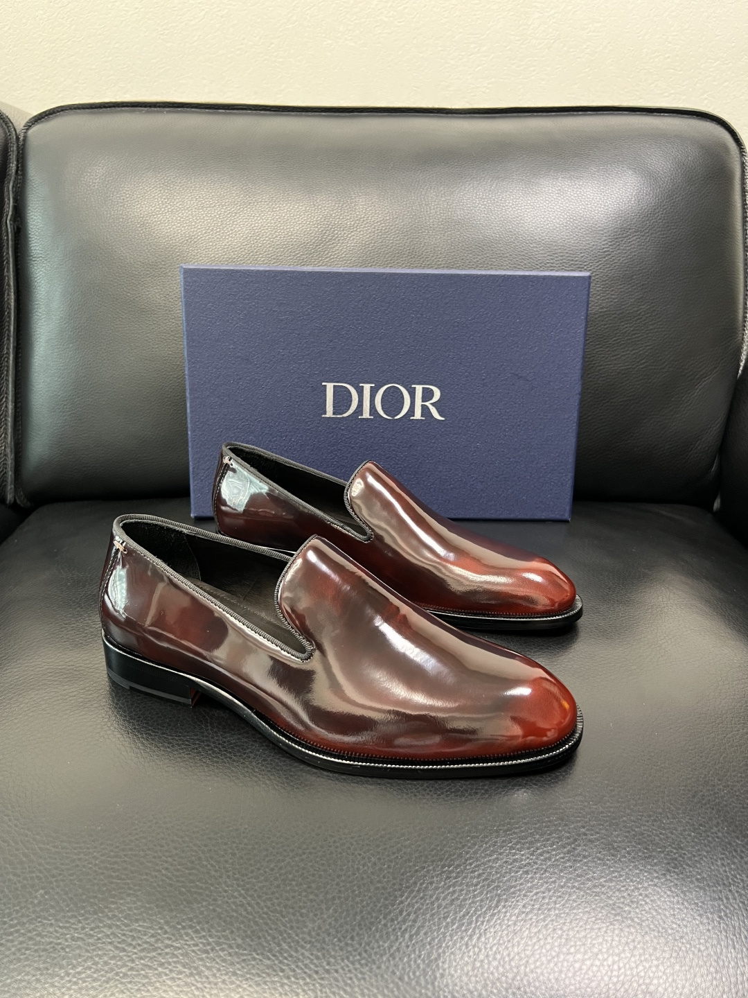 NO:779295,Dior high-quality top handicrafts Dior leather shoes series counters are equipped with original factory configurations, imported cowhide from Italy, fully imported water-dyed cowhide linings, original soles specially provided by the factory and super comfortable. You are welcome to compare the original factory with the single product, the code number is 39-44 (can be ordered 38 45 46), dior, dior, cowhide19860909Dior 高品质 顶级工艺品 迪奥 皮鞋系列专柜同步原厂配置,意大利进口牛皮,全进口水染牛皮里垫,鞋底原厂特供原版底超级舒适,原厂跟单货欢迎对比,码数39-44（可订38 45 46）,,dior,dior,cowhide,Men's shoes