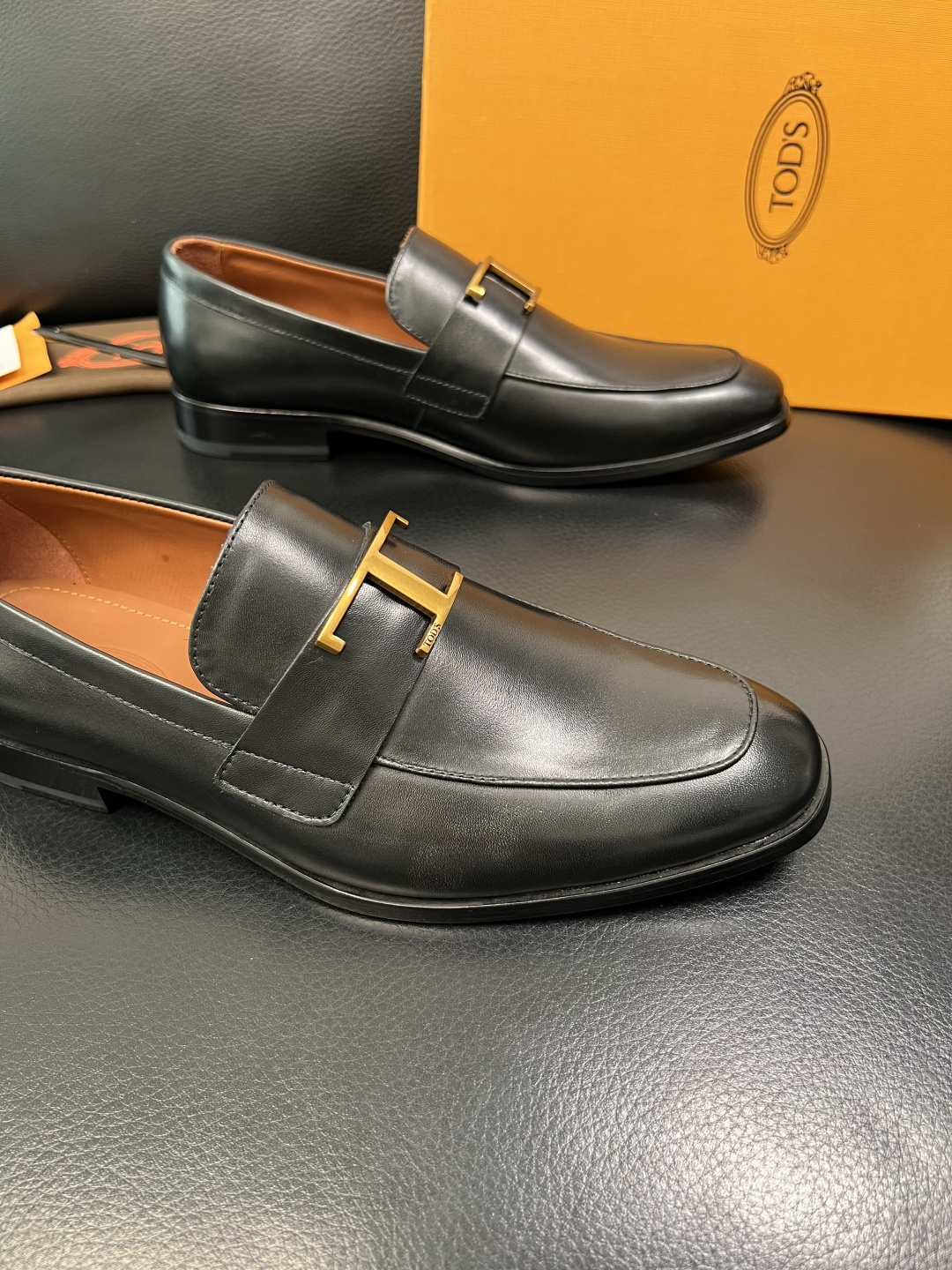 Tods 高品质 顶级工艺品 托德斯 皮鞋专柜新款，原厂配置意大利进口牛皮面料，高品质复杂拼接工艺，经典