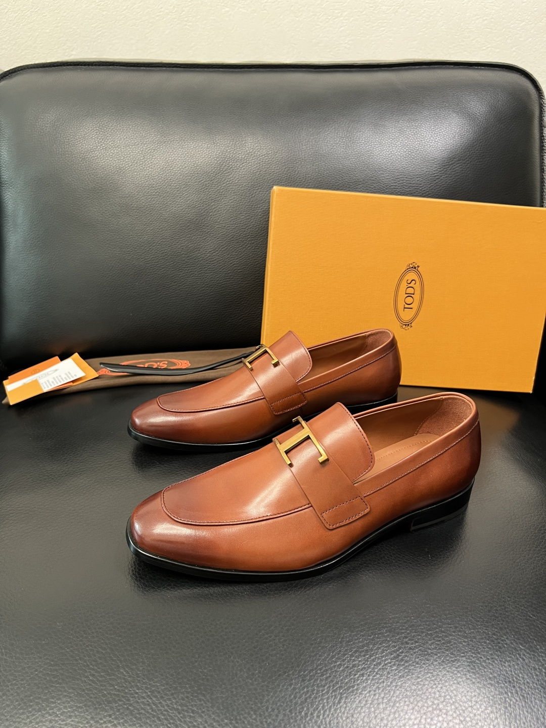 Tods 高品质 顶级工艺品 托德斯 皮鞋专柜新款，原厂配置意大利进口牛皮面料，高品质复杂拼接工艺，经典