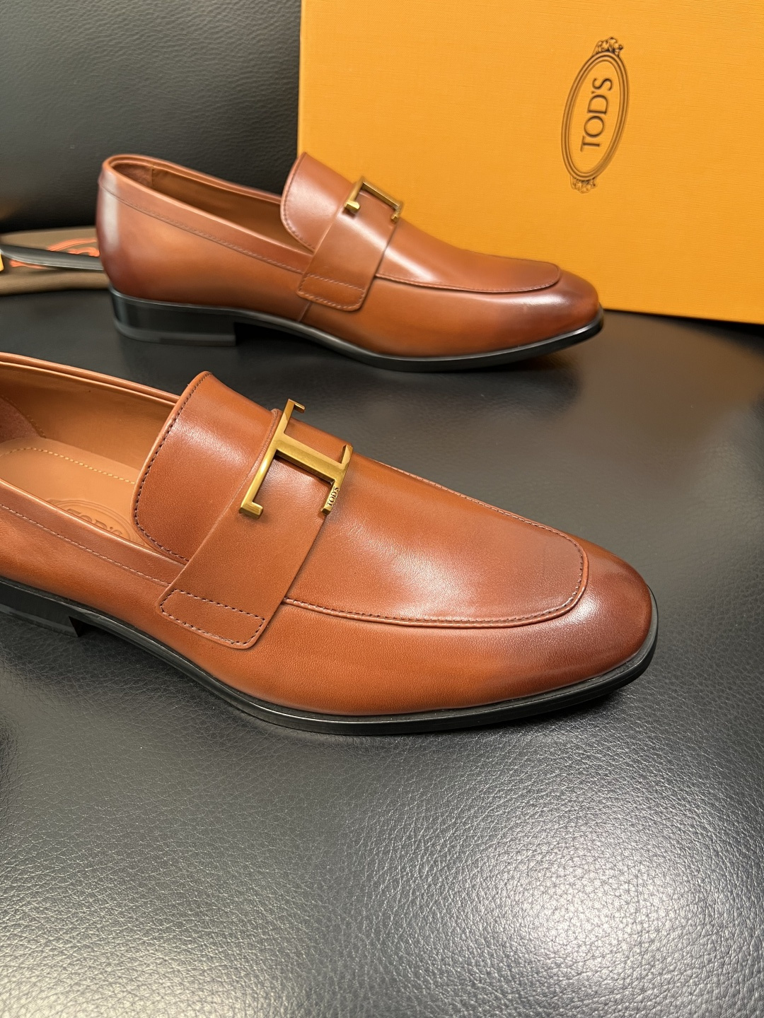 Tods 高品质 顶级工艺品 托德斯 皮鞋专柜新款，原厂配置意大利进口牛皮面料，高品质复杂拼接工艺，经典