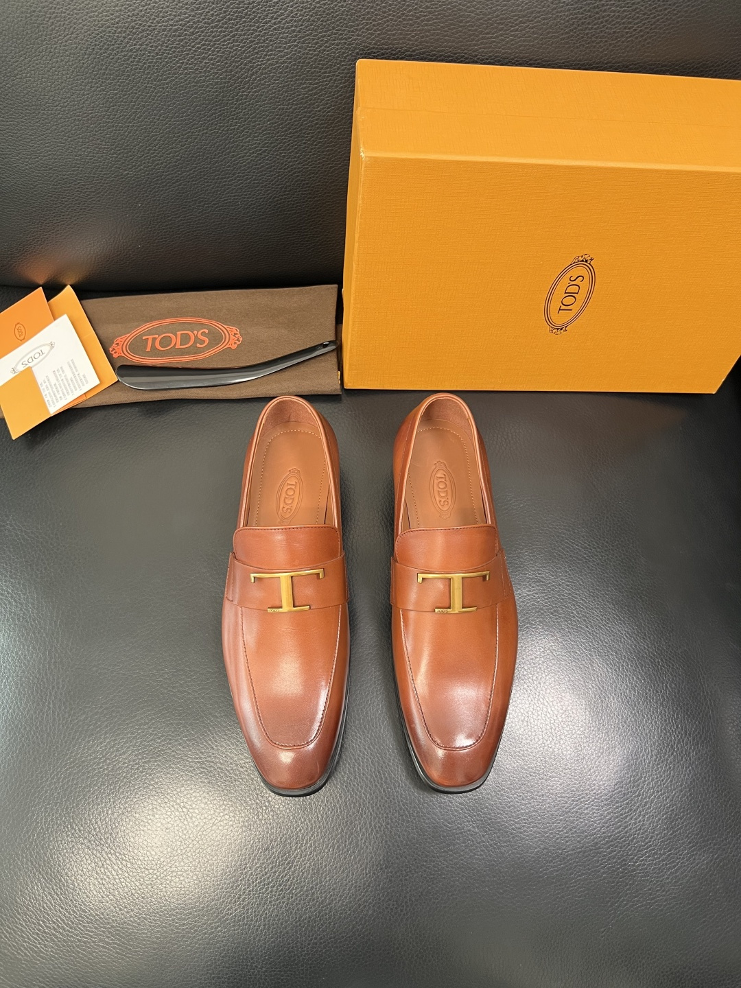 Tods 高品质 顶级工艺品 托德斯 皮鞋专柜新款，原厂配置意大利进口牛皮面料，高品质复杂拼接工艺，经典