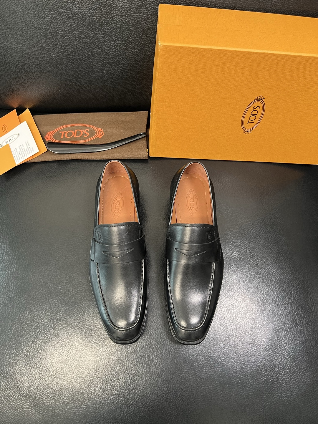 Tods 高品质 顶级工艺品 托德斯 皮鞋专柜新款，原厂配置意大利进口牛皮面料，高品质复杂拼接工艺，经典