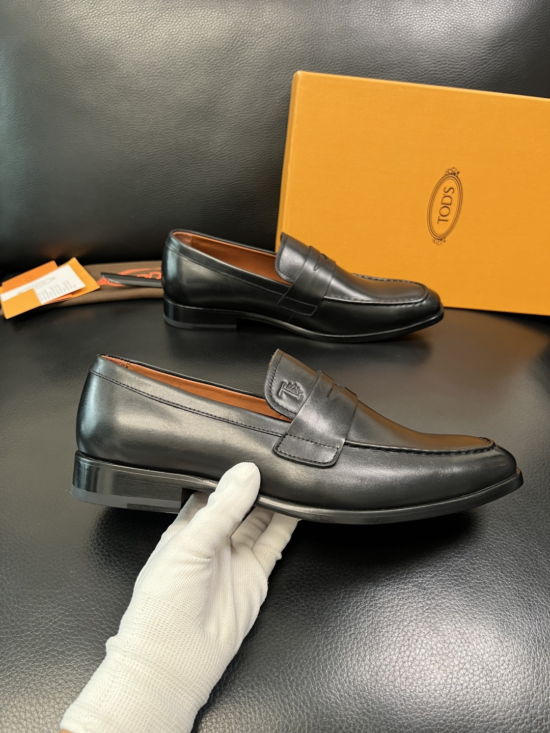 Tods 高品质 顶级工艺品 托德斯 皮鞋专柜新款，原厂配置意大利进口牛皮面料，高品质复杂拼接工艺，经典