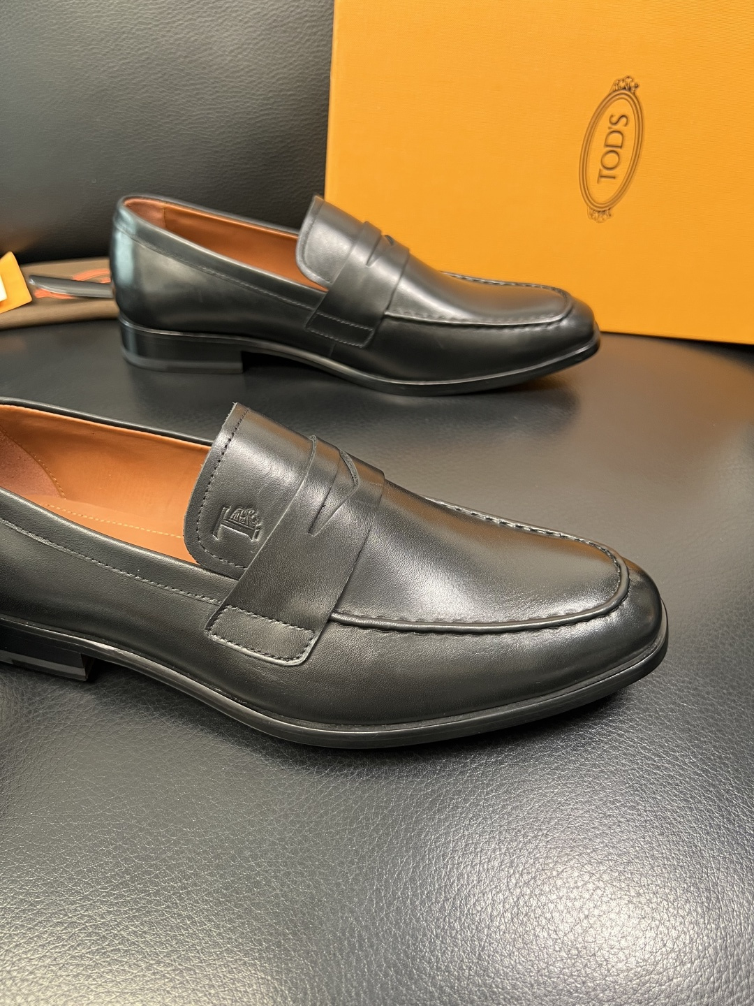 Tods 高品质 顶级工艺品 托德斯 皮鞋专柜新款，原厂配置意大利进口牛皮面料，高品质复杂拼接工艺，经典