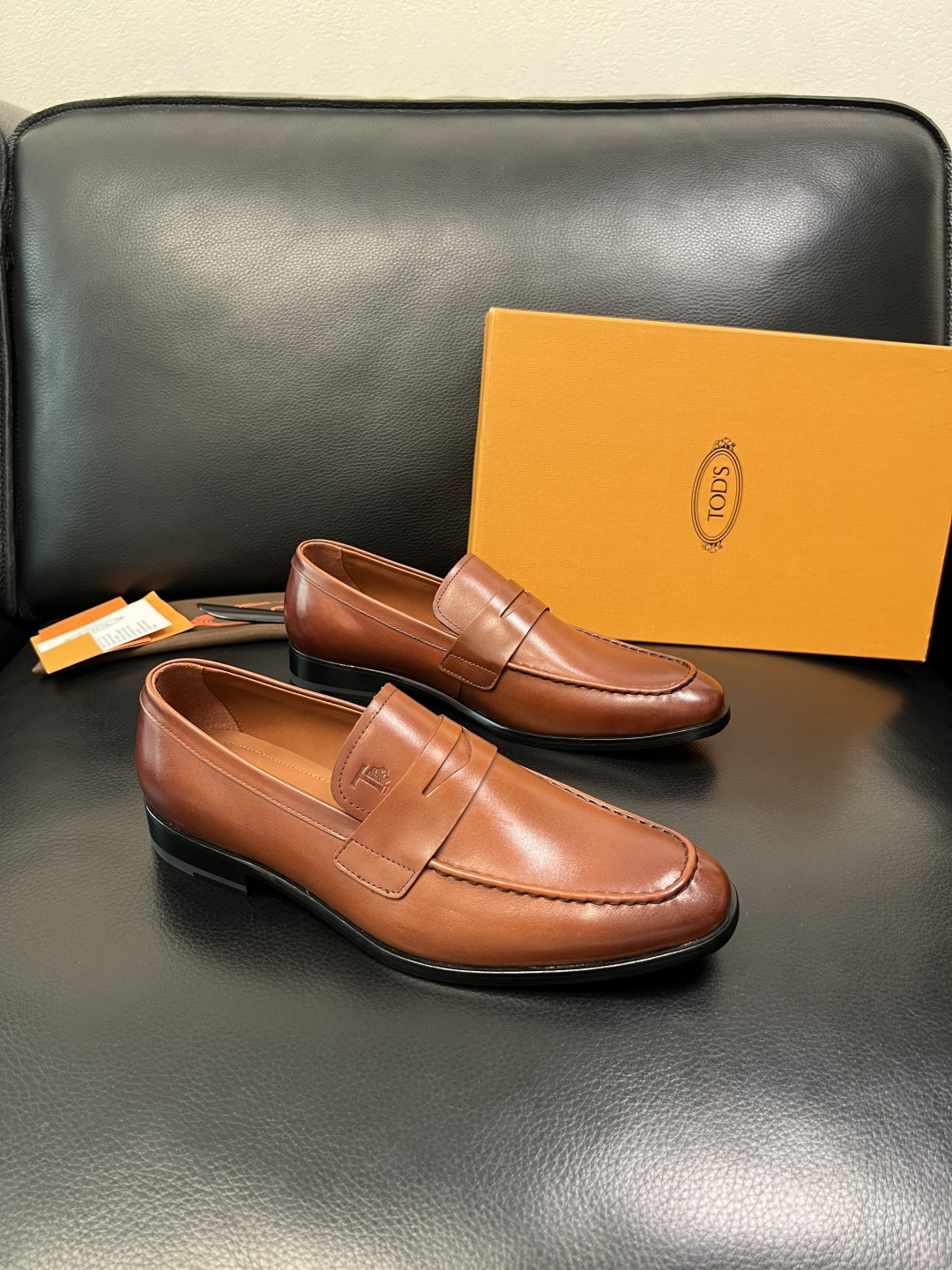 Tods 高品质 顶级工艺品 托德斯 皮鞋专柜新款，原厂配置意大利进口牛皮面料，高品质复杂拼接工艺，经典