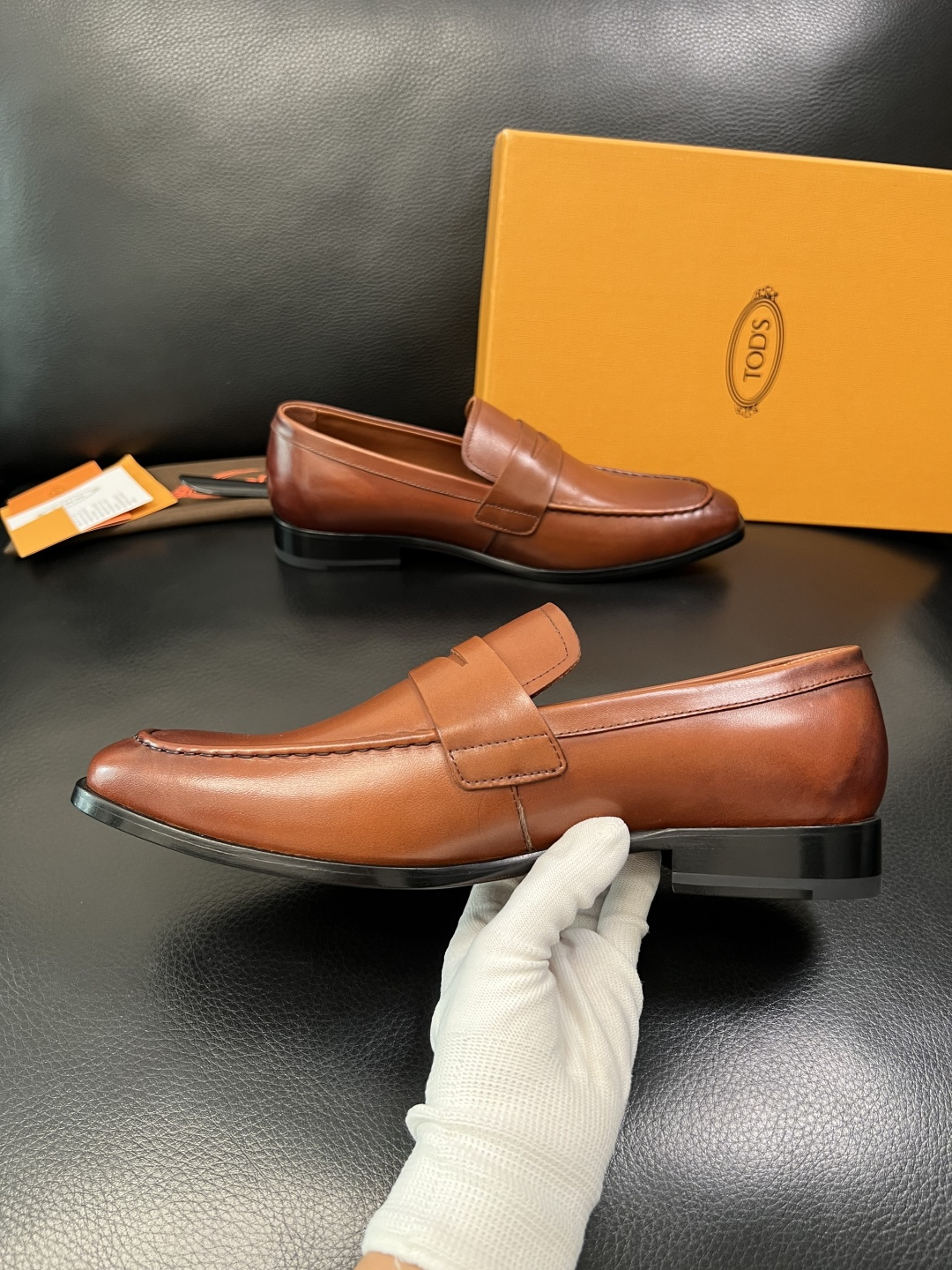 Tods 高品质 顶级工艺品 托德斯 皮鞋专柜新款，原厂配置意大利进口牛皮面料，高品质复杂拼接工艺，经典