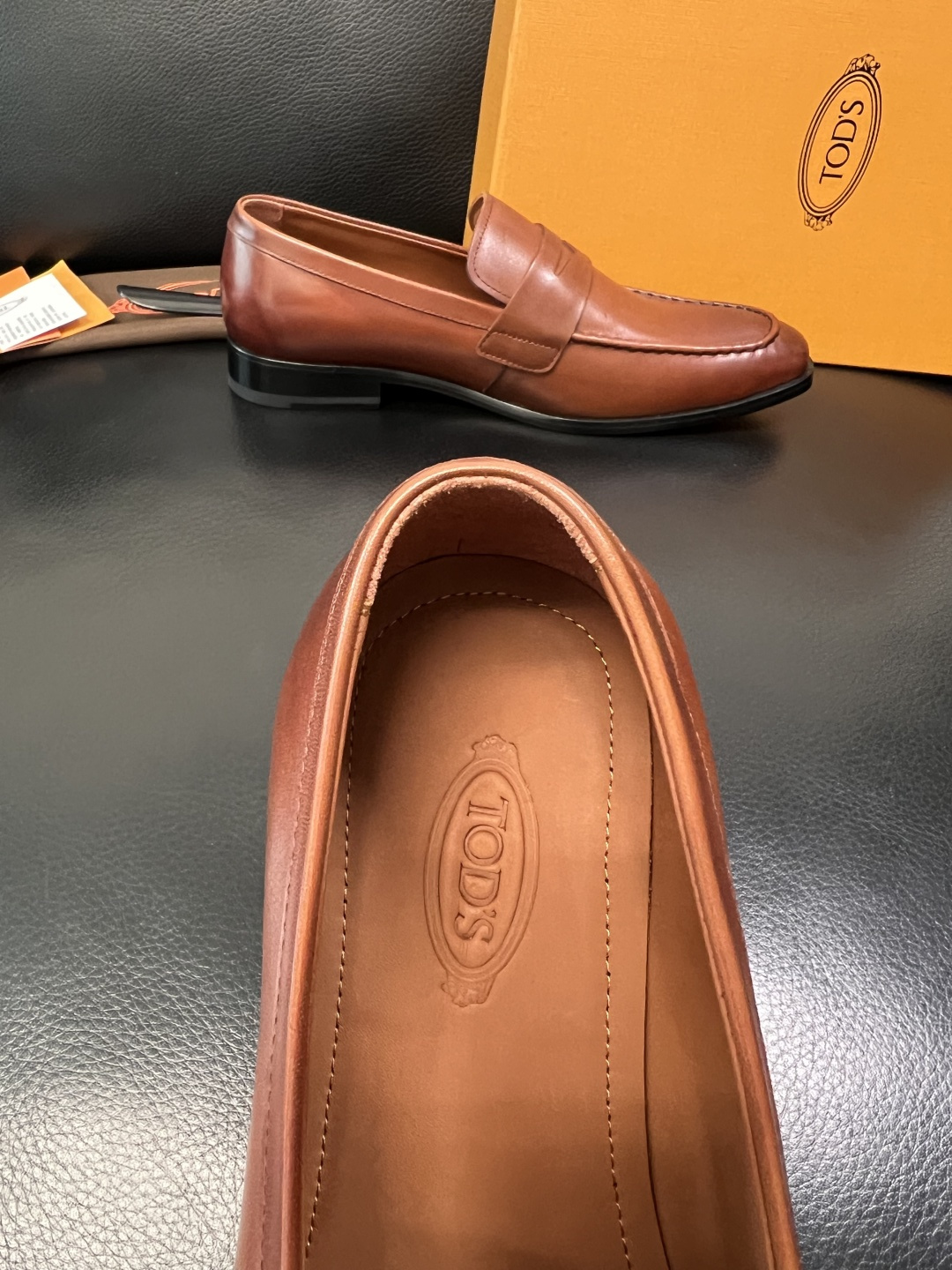 Tods 高品质 顶级工艺品 托德斯 皮鞋专柜新款，原厂配置意大利进口牛皮面料，高品质复杂拼接工艺，经典