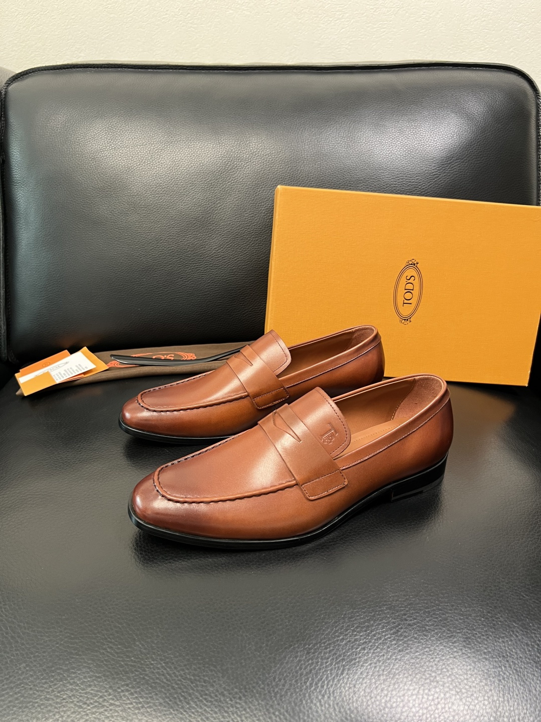 Tods 高品质 顶级工艺品 托德斯 皮鞋专柜新款，原厂配置意大利进口牛皮面料，高品质复杂拼接工艺，经典