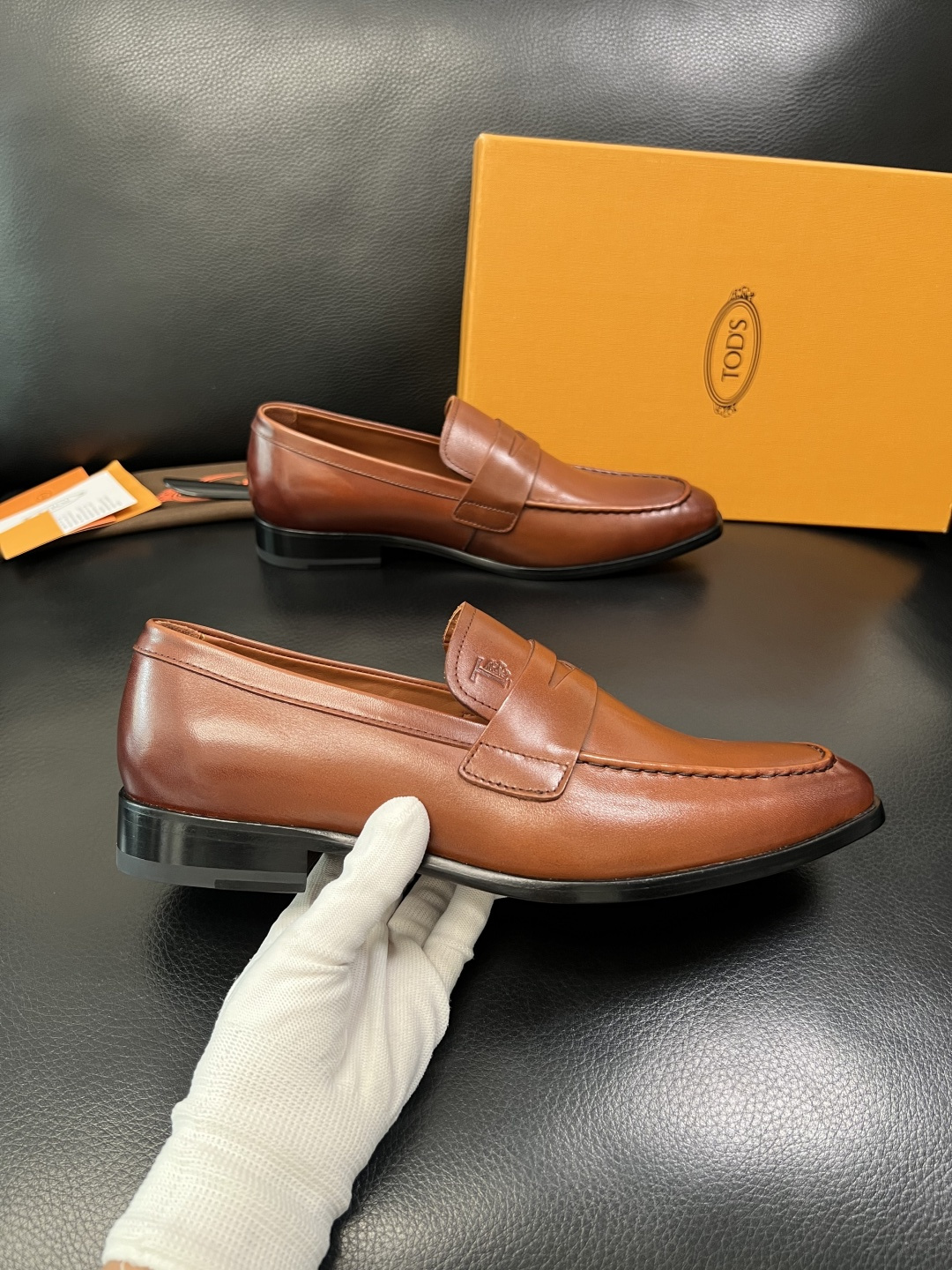 Tods 高品质 顶级工艺品 托德斯 皮鞋专柜新款，原厂配置意大利进口牛皮面料，高品质复杂拼接工艺，经典