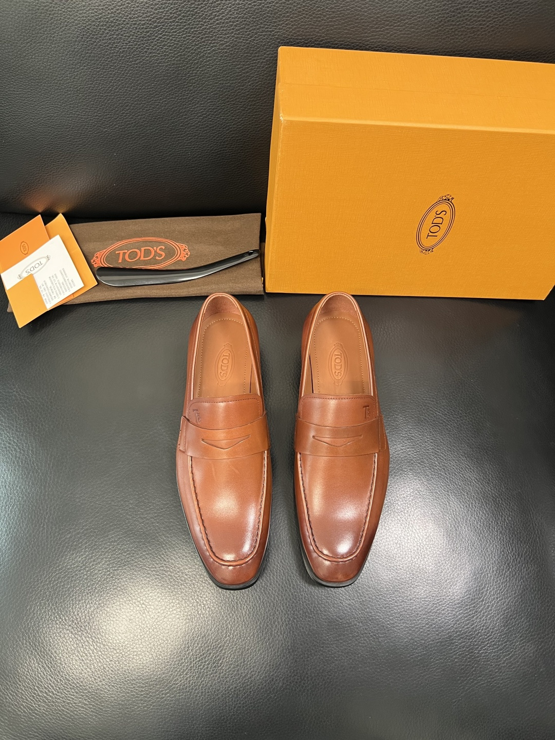 Tods 高品质 顶级工艺品 托德斯 皮鞋专柜新款，原厂配置意大利进口牛皮面料，高品质复杂拼接工艺，经典
