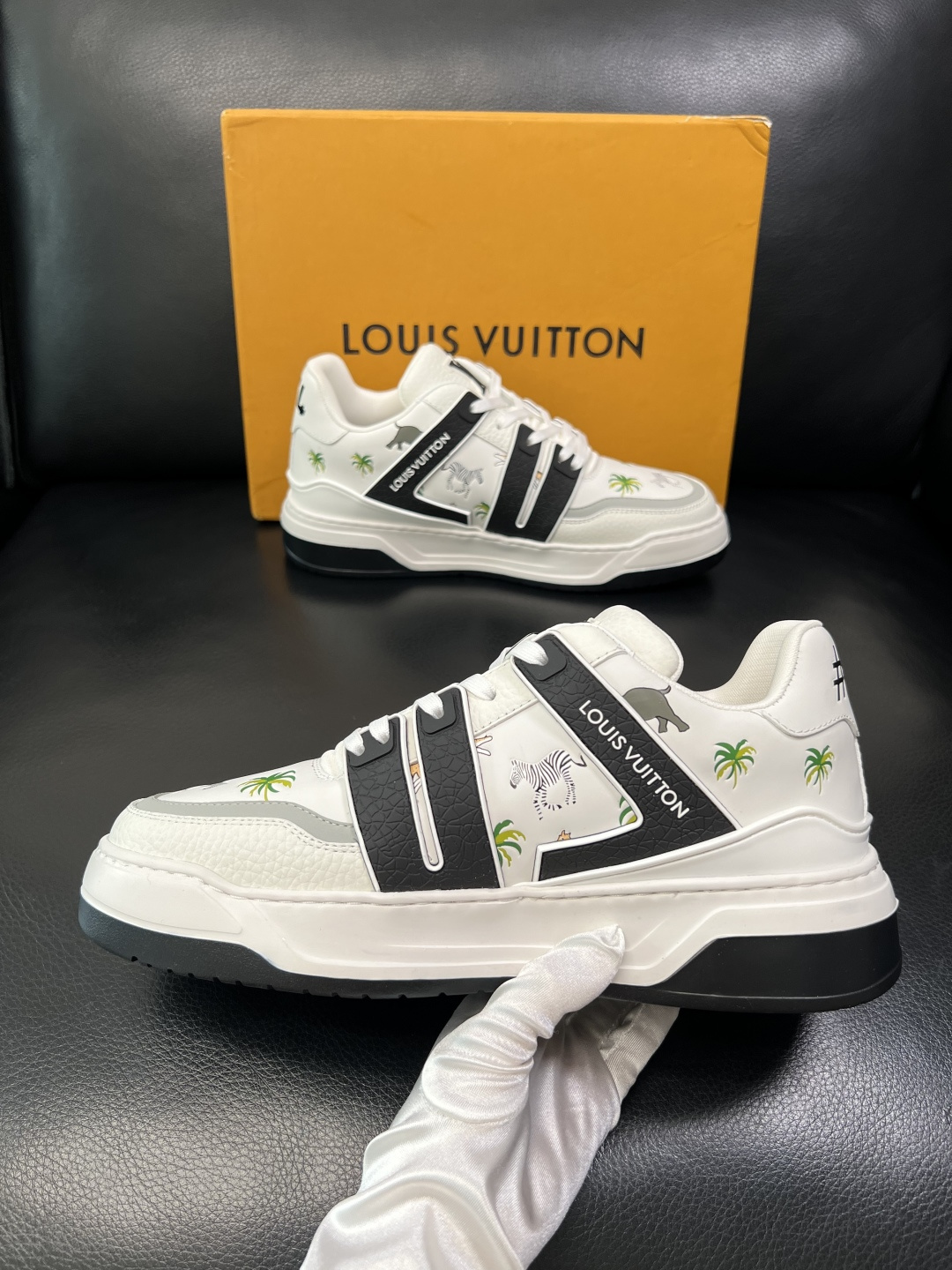 Lv 高品质 顶级工艺品 路易威登，运动板鞋专柜同步，鞋面意大利进口，高品质拼接缤纷色彩复杂工艺品，进口