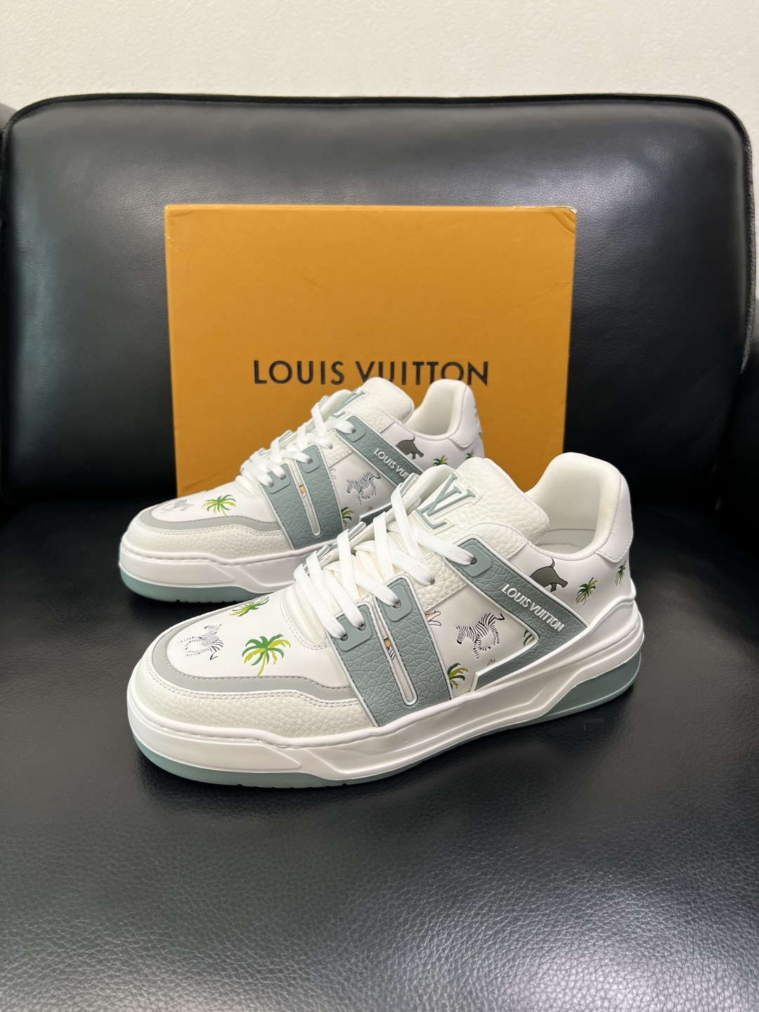 Lv 高品质 顶级工艺品 路易威登，运动板鞋专柜同步，鞋面意大利进口，高品质拼接缤纷色彩复杂工艺品，进口