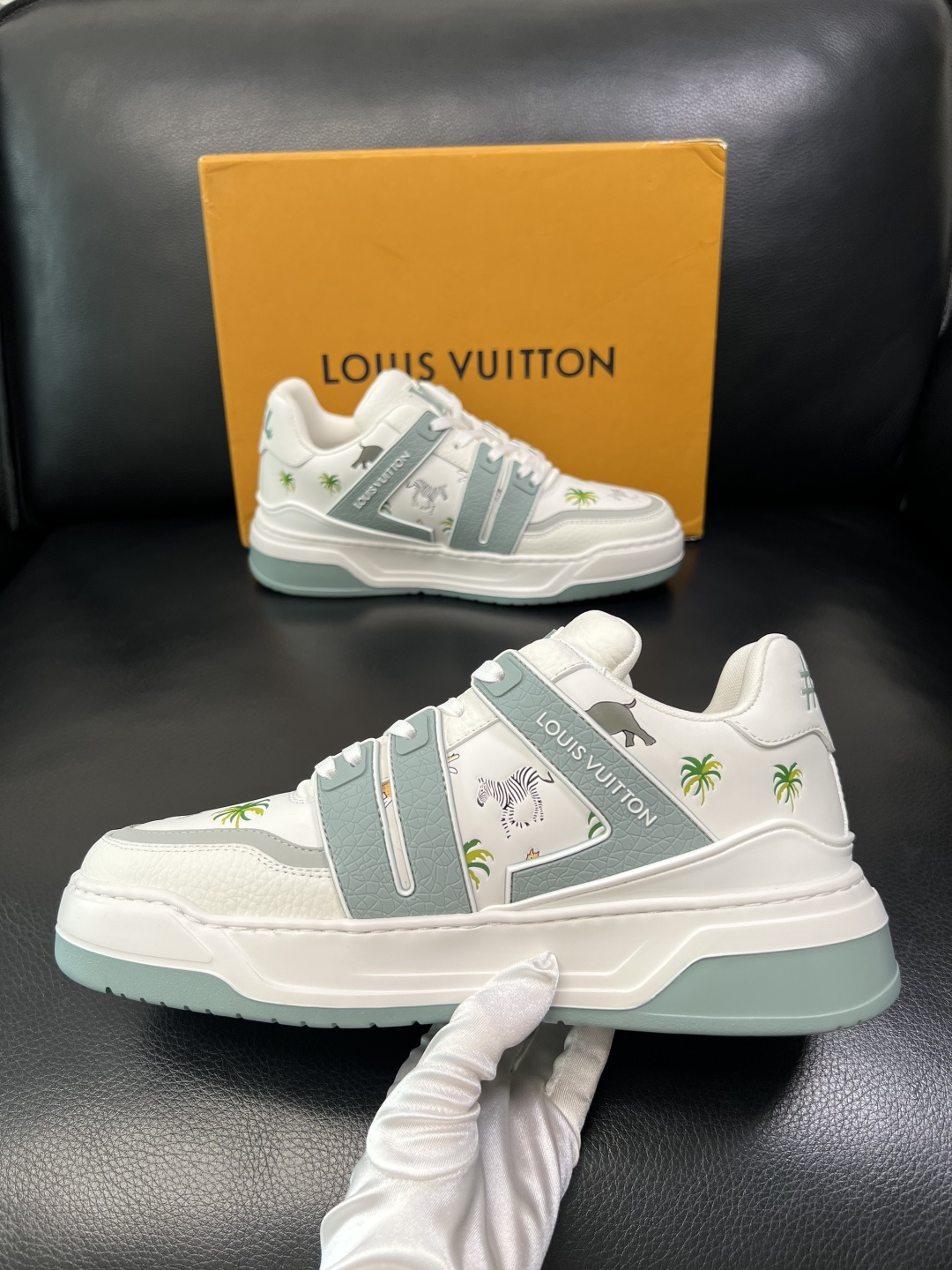 Lv 高品质 顶级工艺品 路易威登，运动板鞋专柜同步，鞋面意大利进口，高品质拼接缤纷色彩复杂工艺品，进口