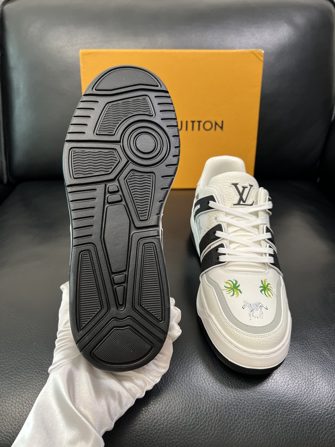 Lv 高品质 顶级工艺品 路易威登，运动板鞋专柜同步，鞋面意大利进口，高品质拼接缤纷色彩复杂工艺品，进口