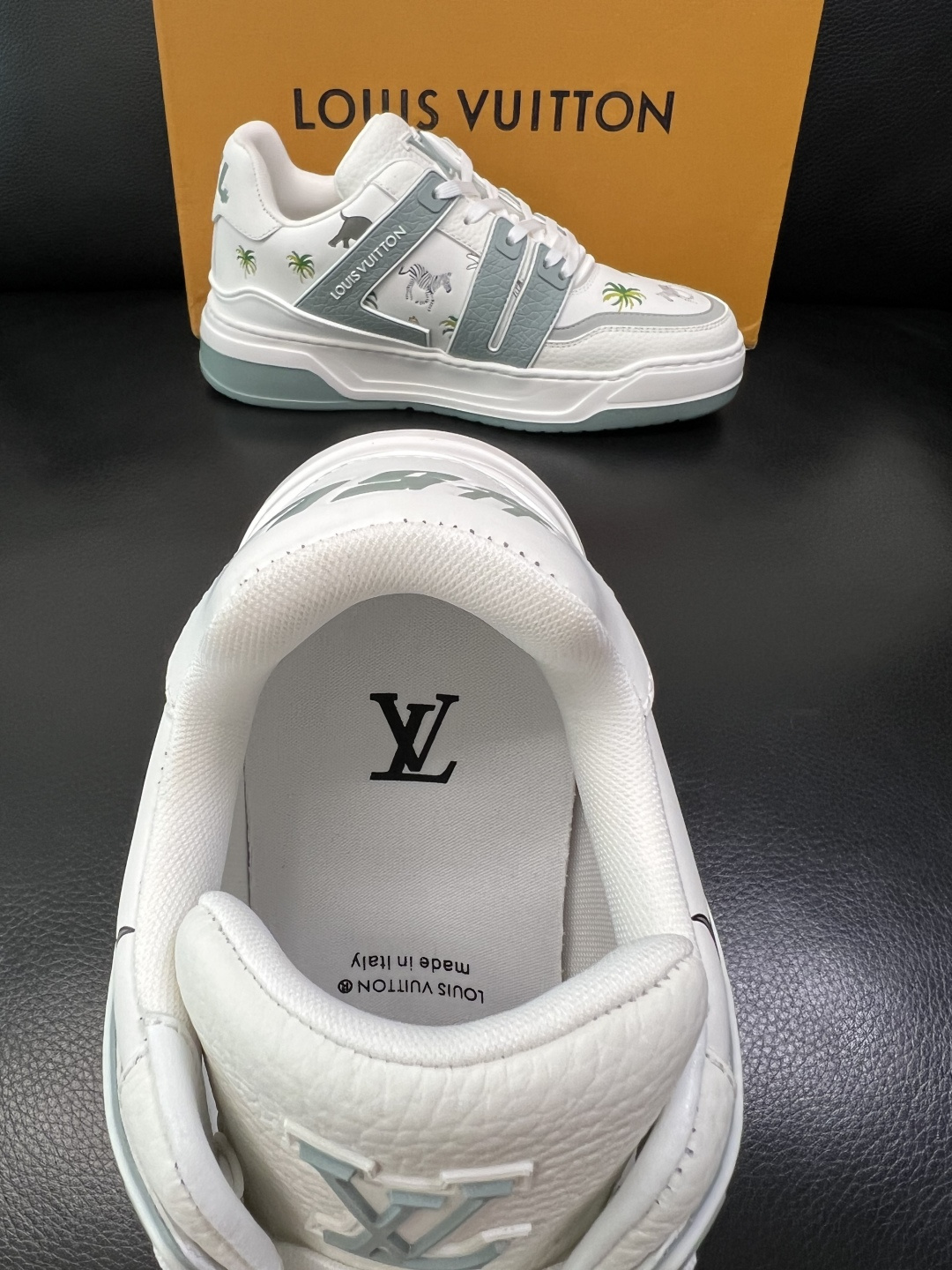 Lv 高品质 顶级工艺品 路易威登，运动板鞋专柜同步，鞋面意大利进口，高品质拼接缤纷色彩复杂工艺品，进口