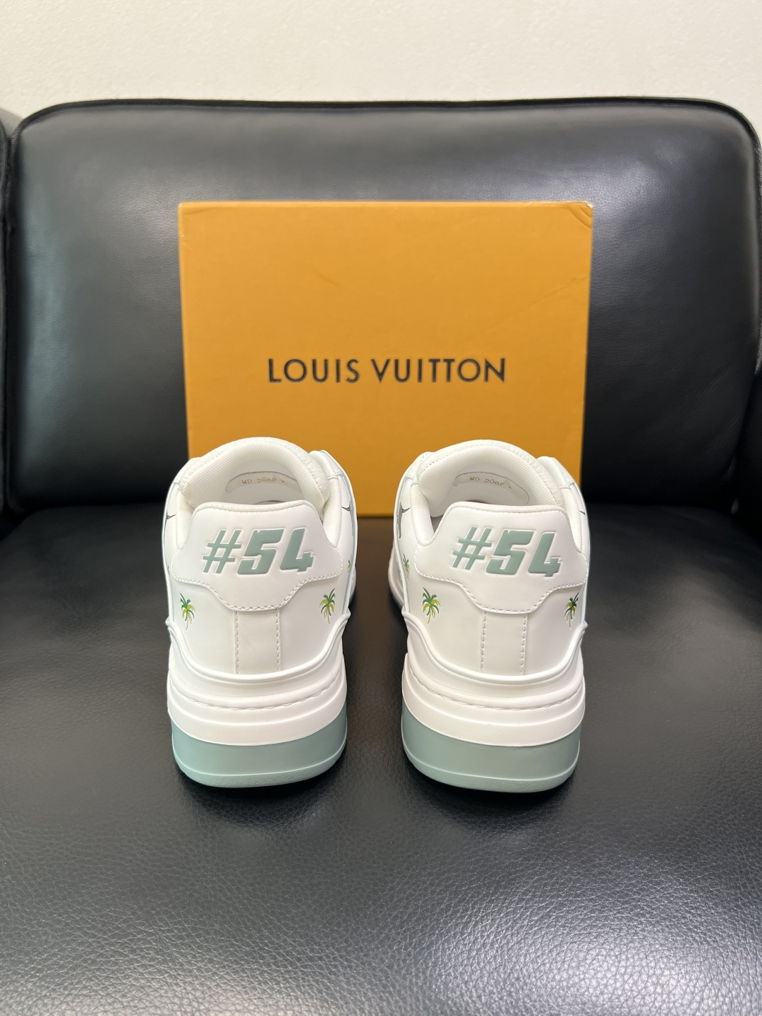 Lv 高品质 顶级工艺品 路易威登，运动板鞋专柜同步，鞋面意大利进口，高品质拼接缤纷色彩复杂工艺品，进口