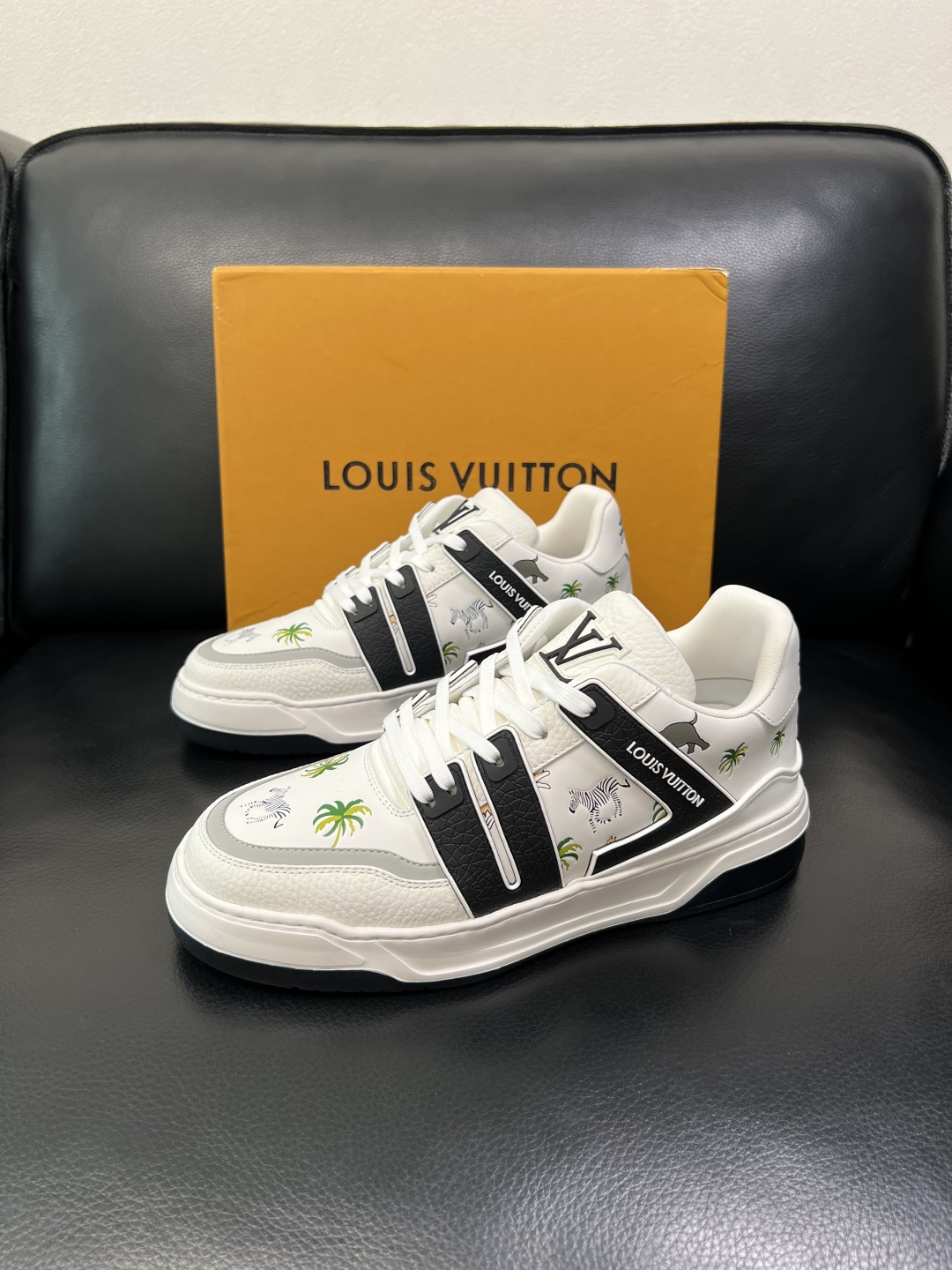 Lv 高品质 顶级工艺品 路易威登，运动板鞋专柜同步，鞋面意大利进口，高品质拼接缤纷色彩复杂工艺品，进口