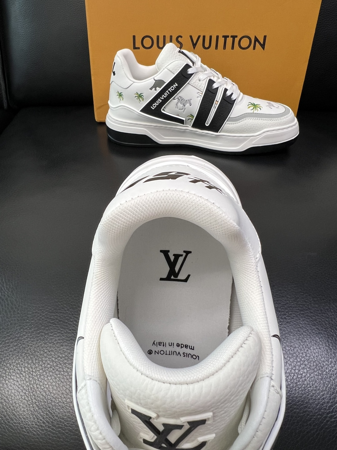 Lv 高品质 顶级工艺品 路易威登，运动板鞋专柜同步，鞋面意大利进口，高品质拼接缤纷色彩复杂工艺品，进口