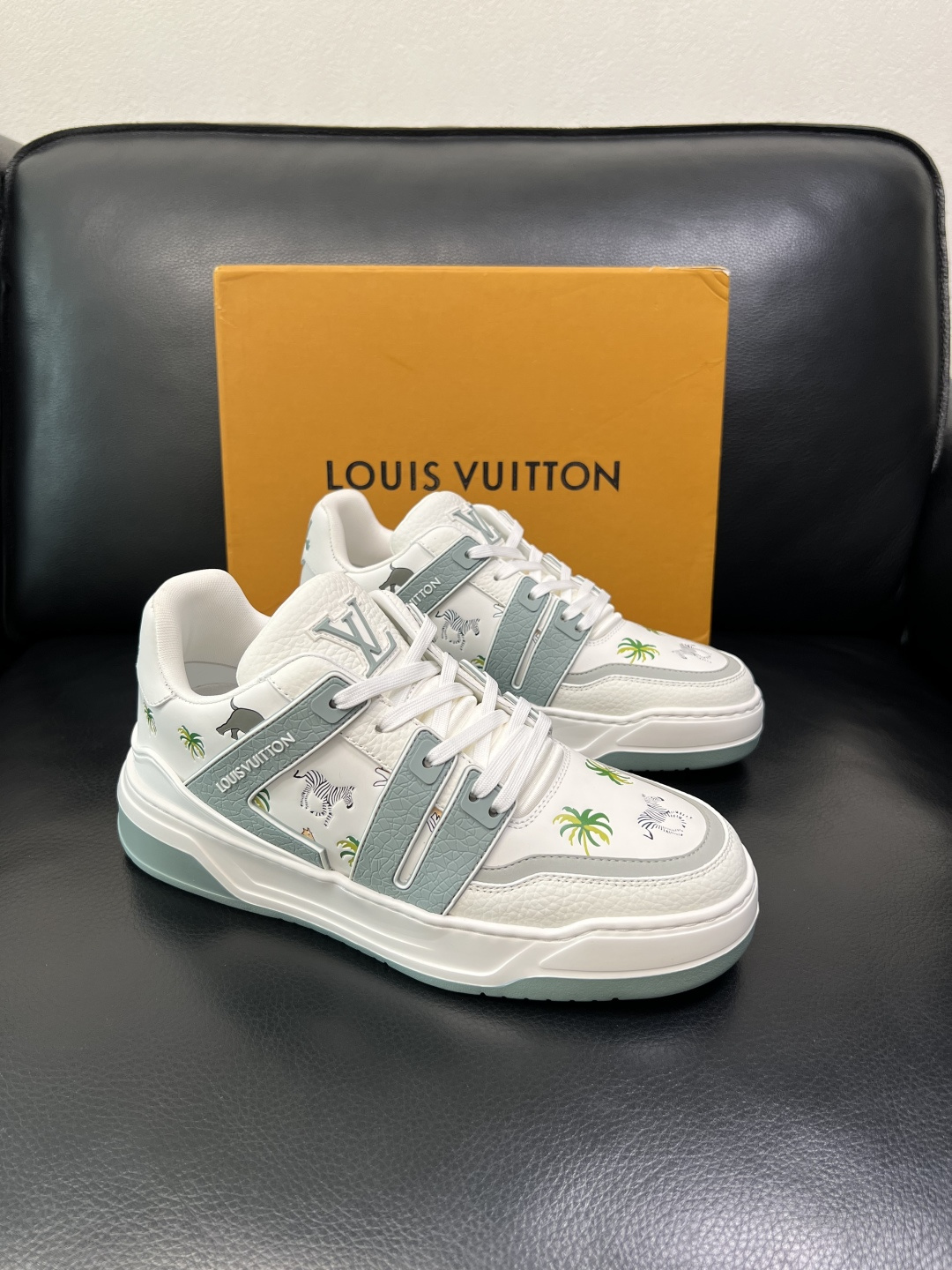 Lv 高品质 顶级工艺品 路易威登，运动板鞋专柜同步，鞋面意大利进口，高品质拼接缤纷色彩复杂工艺品，进口