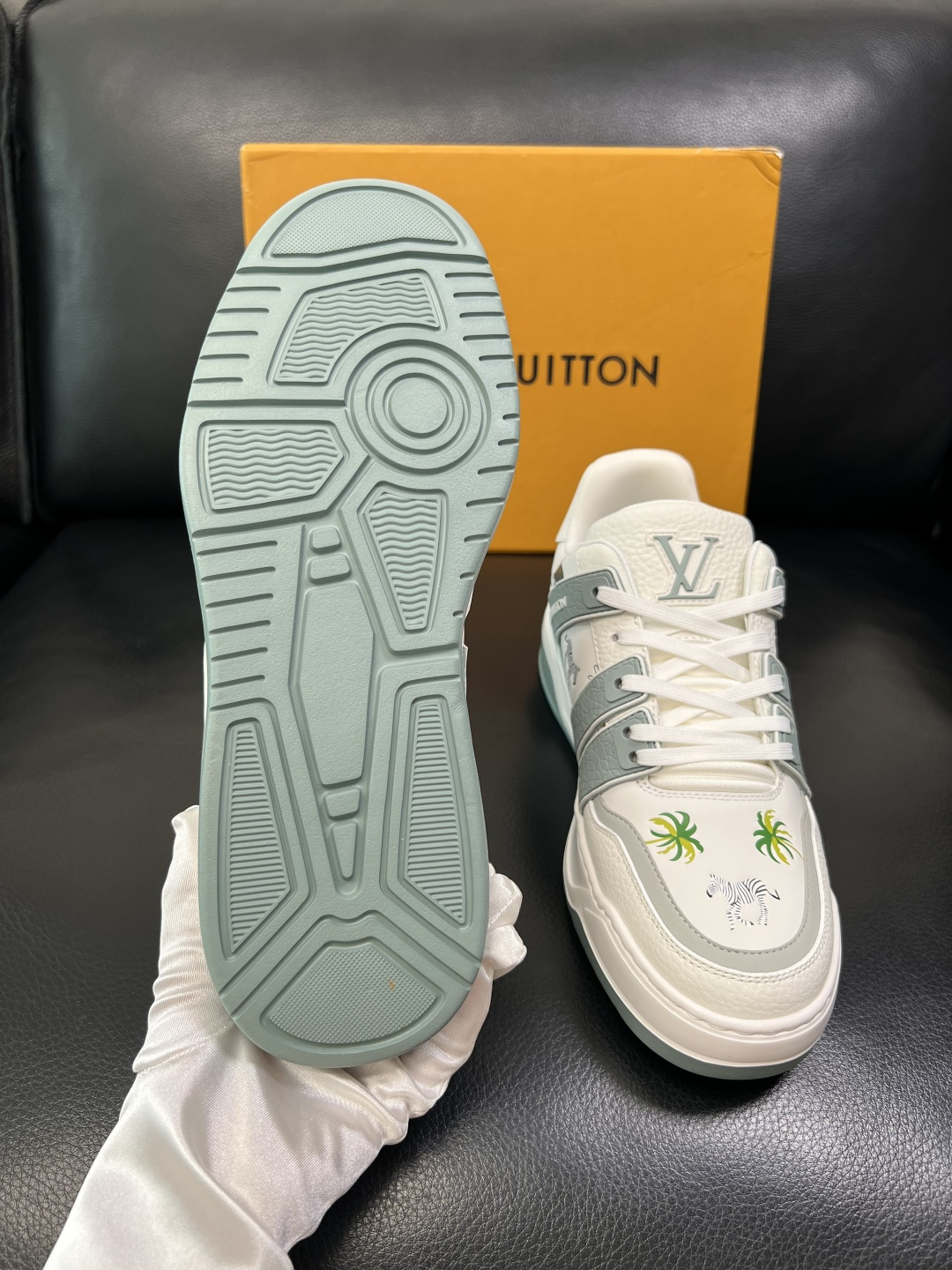 Lv 高品质 顶级工艺品 路易威登，运动板鞋专柜同步，鞋面意大利进口，高品质拼接缤纷色彩复杂工艺品，进口