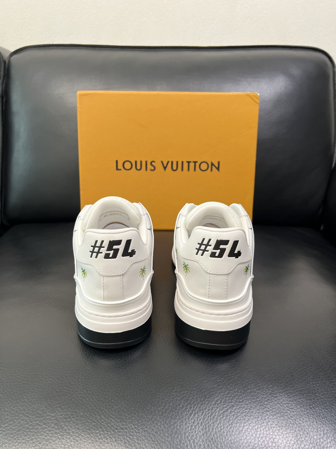 Lv 高品质 顶级工艺品 路易威登，运动板鞋专柜同步，鞋面意大利进口，高品质拼接缤纷色彩复杂工艺品，进口