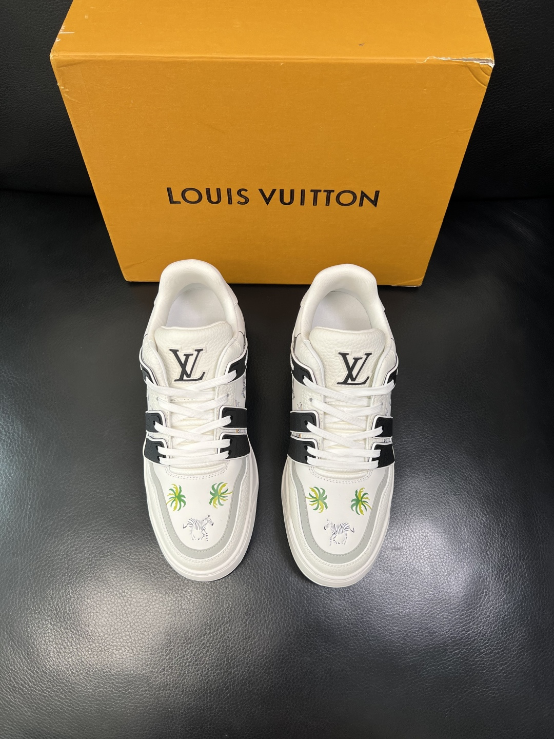 Lv 高品质 顶级工艺品 路易威登，运动板鞋专柜同步，鞋面意大利进口，高品质拼接缤纷色彩复杂工艺品，进口