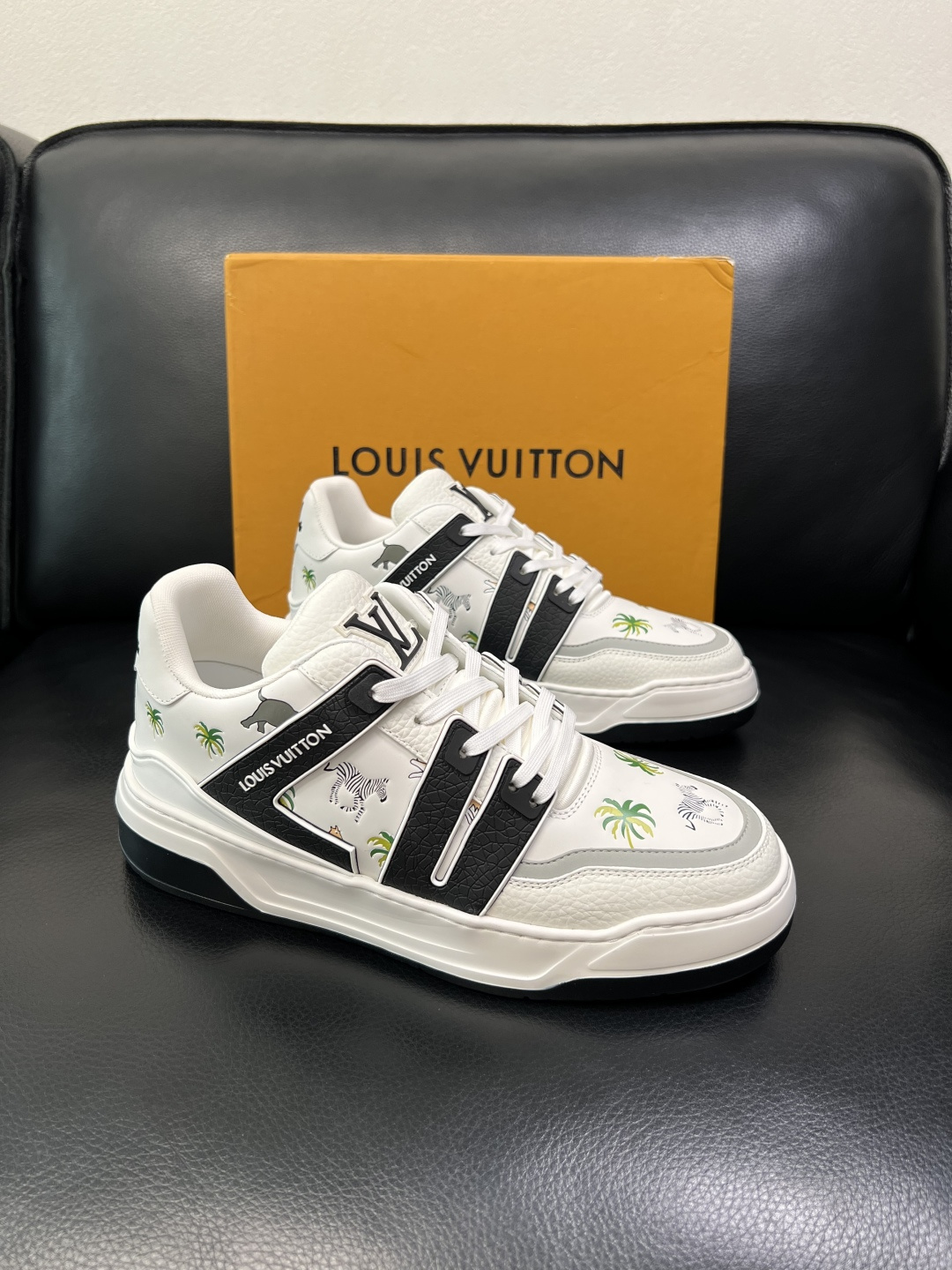 Lv 高品质 顶级工艺品 路易威登，运动板鞋专柜同步，鞋面意大利进口，高品质拼接缤纷色彩复杂工艺品，进口