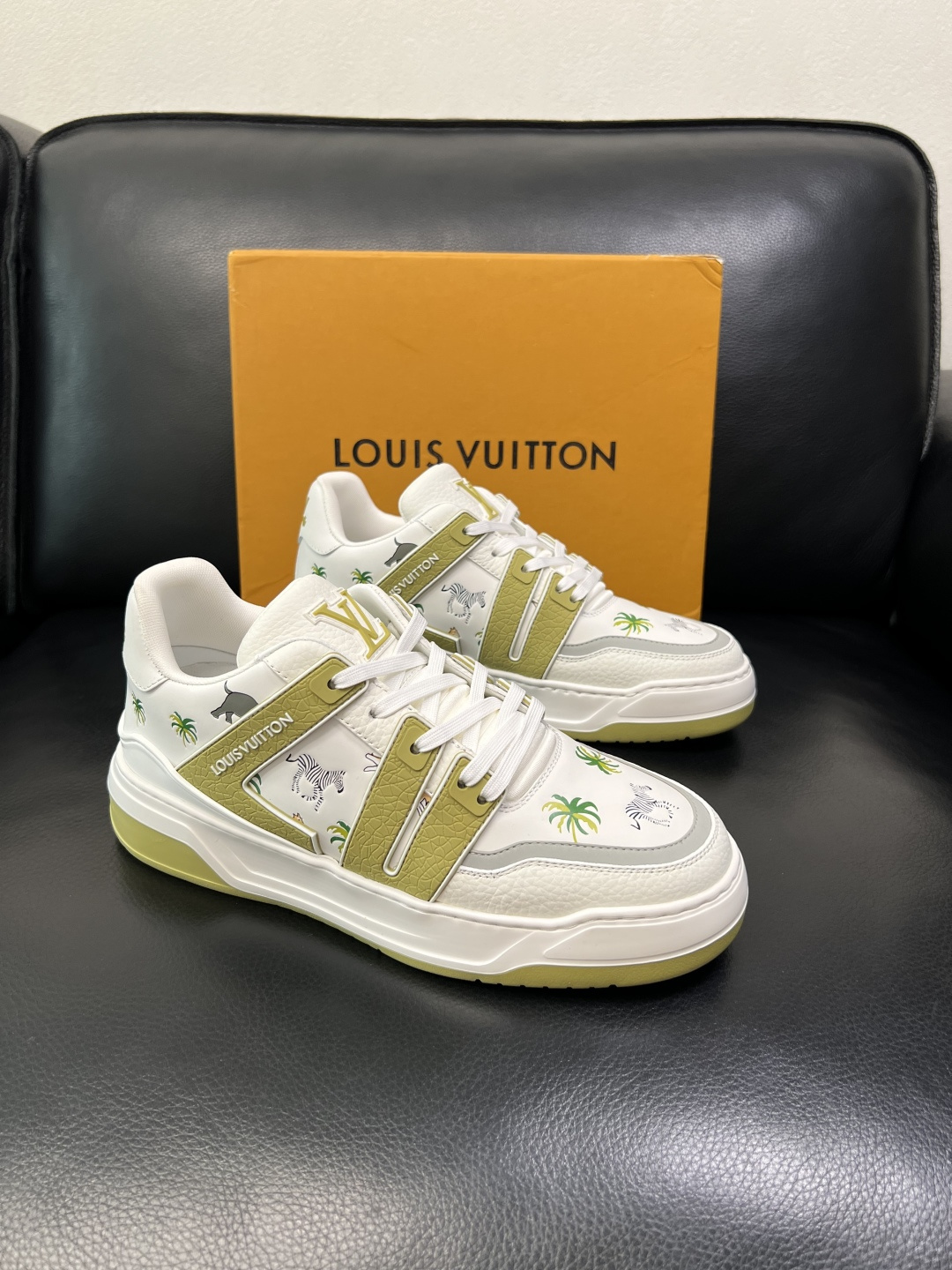 Lv 高品质 顶级工艺品 路易威登，运动板鞋专柜同步，鞋面意大利进口，高品质拼接缤纷色彩复杂工艺品，进口