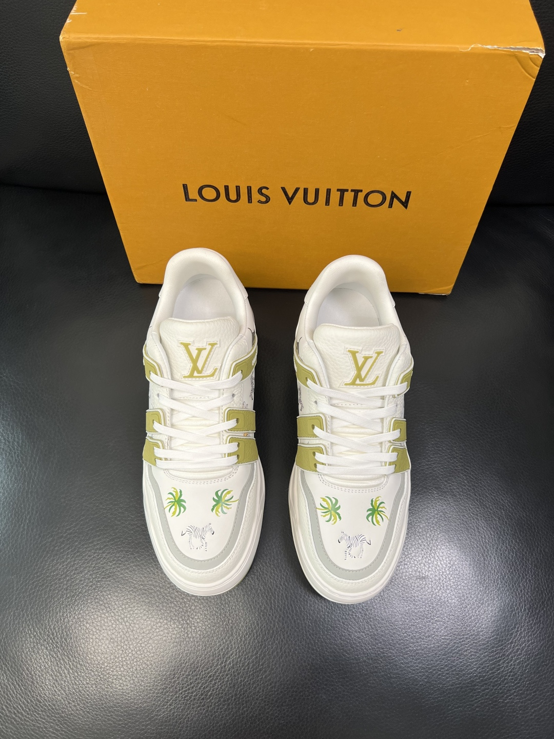 Lv 高品质 顶级工艺品 路易威登，运动板鞋专柜同步，鞋面意大利进口，高品质拼接缤纷色彩复杂工艺品，进口
