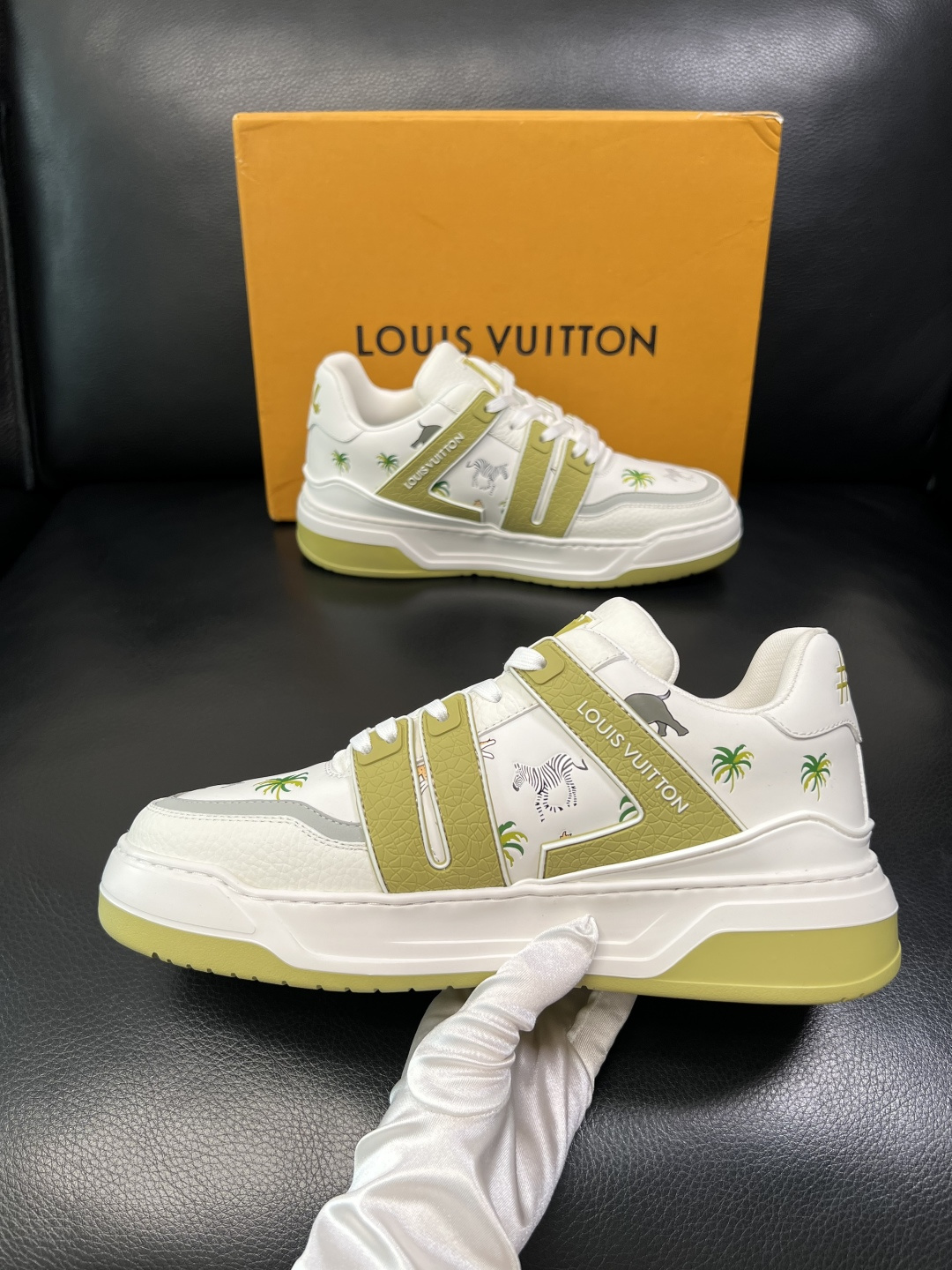 Lv 高品质 顶级工艺品 路易威登，运动板鞋专柜同步，鞋面意大利进口，高品质拼接缤纷色彩复杂工艺品，进口