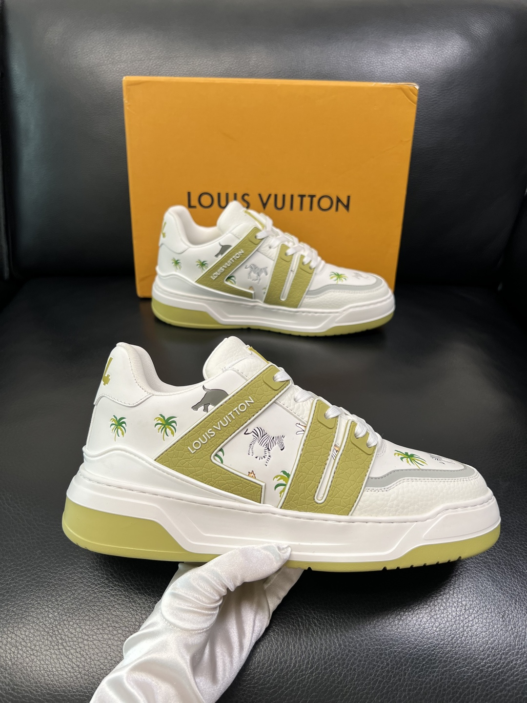 Lv 高品质 顶级工艺品 路易威登，运动板鞋专柜同步，鞋面意大利进口，高品质拼接缤纷色彩复杂工艺品，进口