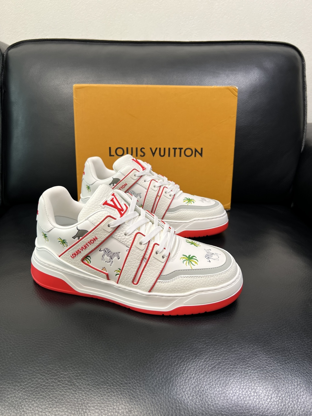 Lv 高品质 顶级工艺品 路易威登，运动板鞋专柜同步，鞋面意大利进口，高品质拼接缤纷色彩复杂工艺品，进口