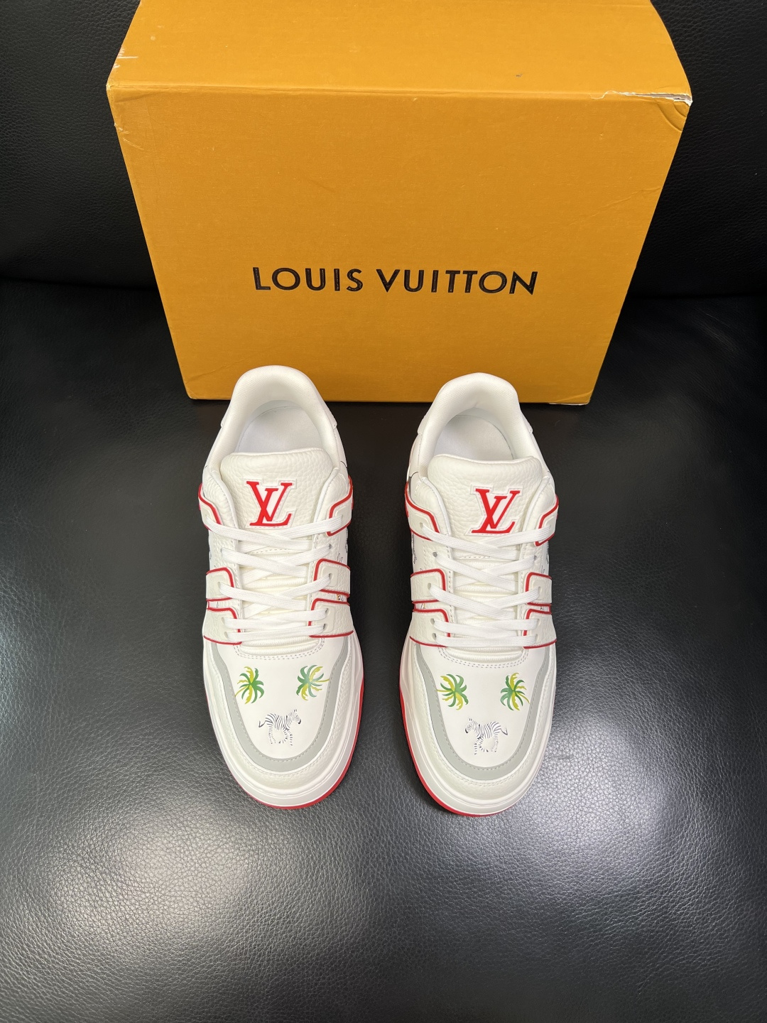 Lv 高品质 顶级工艺品 路易威登，运动板鞋专柜同步，鞋面意大利进口，高品质拼接缤纷色彩复杂工艺品，进口