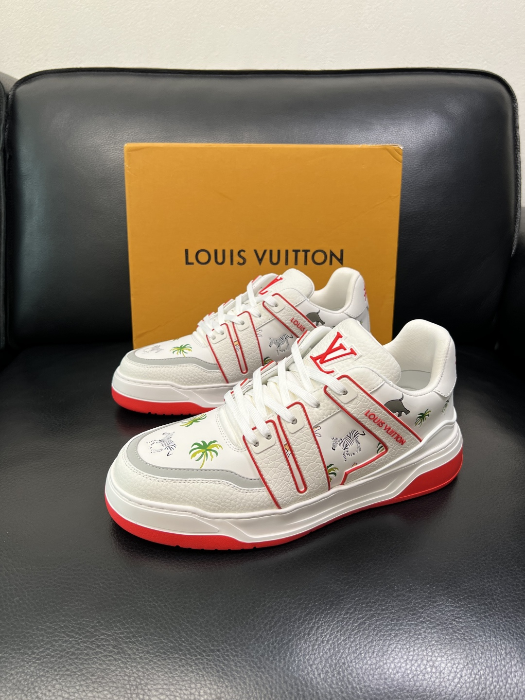 Lv 高品质 顶级工艺品 路易威登，运动板鞋专柜同步，鞋面意大利进口，高品质拼接缤纷色彩复杂工艺品，进口