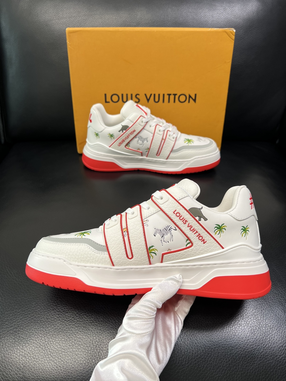 Lv 高品质 顶级工艺品 路易威登，运动板鞋专柜同步，鞋面意大利进口，高品质拼接缤纷色彩复杂工艺品，进口