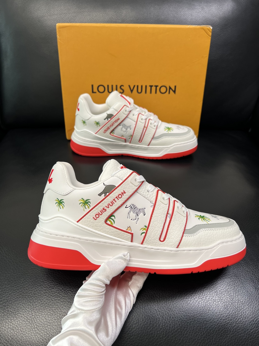 Lv 高品质 顶级工艺品 路易威登，运动板鞋专柜同步，鞋面意大利进口，高品质拼接缤纷色彩复杂工艺品，进口