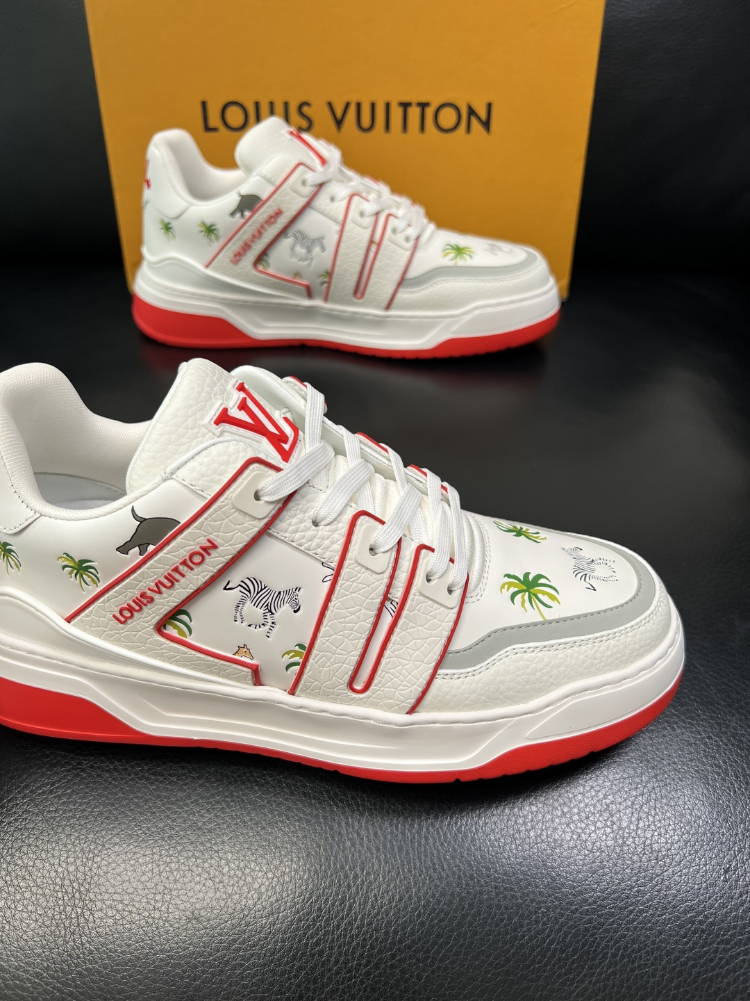 Lv 高品质 顶级工艺品 路易威登，运动板鞋专柜同步，鞋面意大利进口，高品质拼接缤纷色彩复杂工艺品，进口