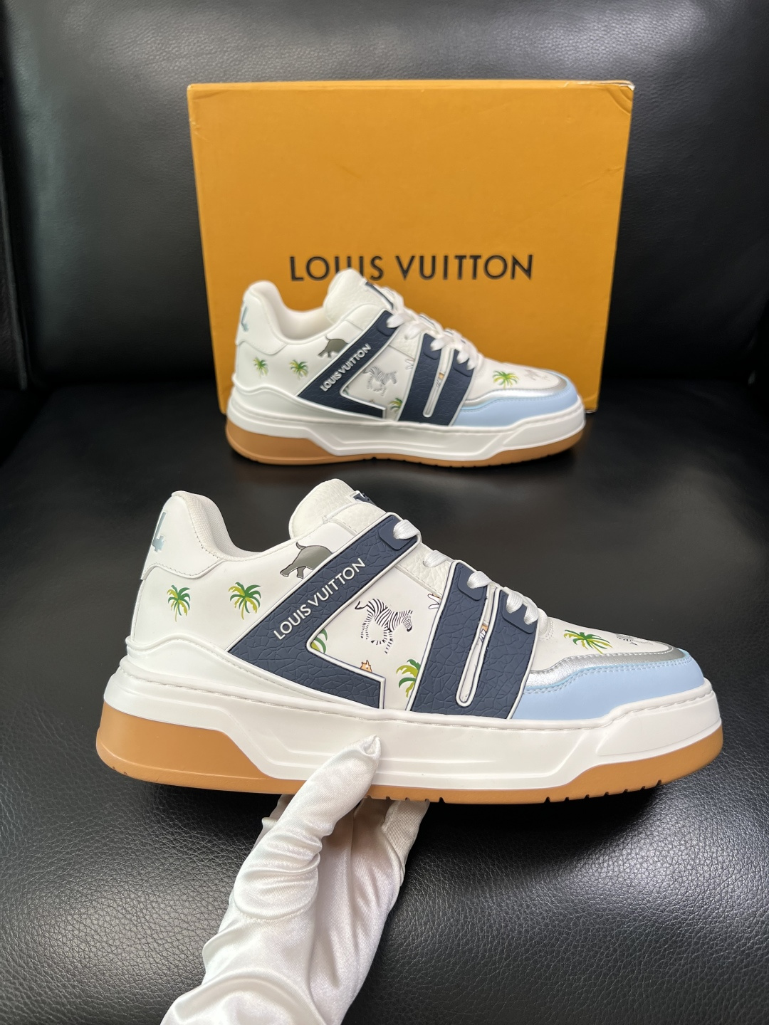 Lv 高品质 顶级工艺品 路易威登，运动板鞋专柜同步，鞋面意大利进口，高品质拼接缤纷色彩复杂工艺品，进口