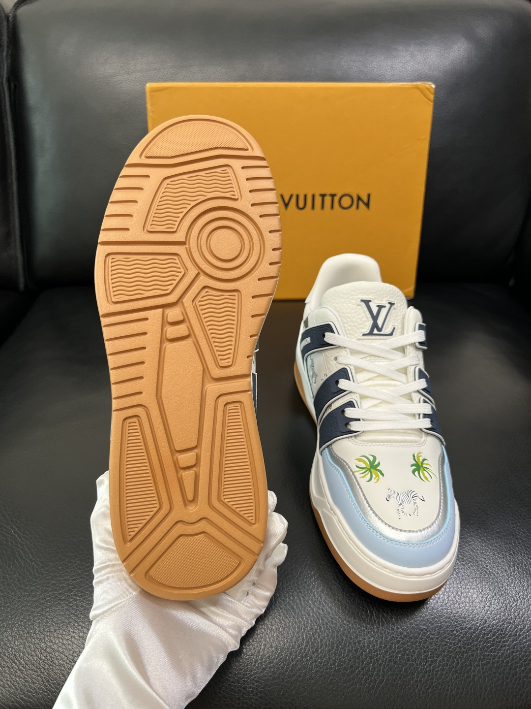 Lv 高品质 顶级工艺品 路易威登，运动板鞋专柜同步，鞋面意大利进口，高品质拼接缤纷色彩复杂工艺品，进口