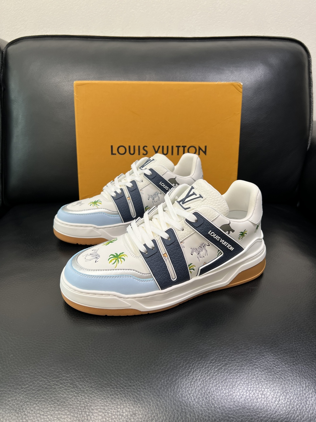 Lv 高品质 顶级工艺品 路易威登，运动板鞋专柜同步，鞋面意大利进口，高品质拼接缤纷色彩复杂工艺品，进口