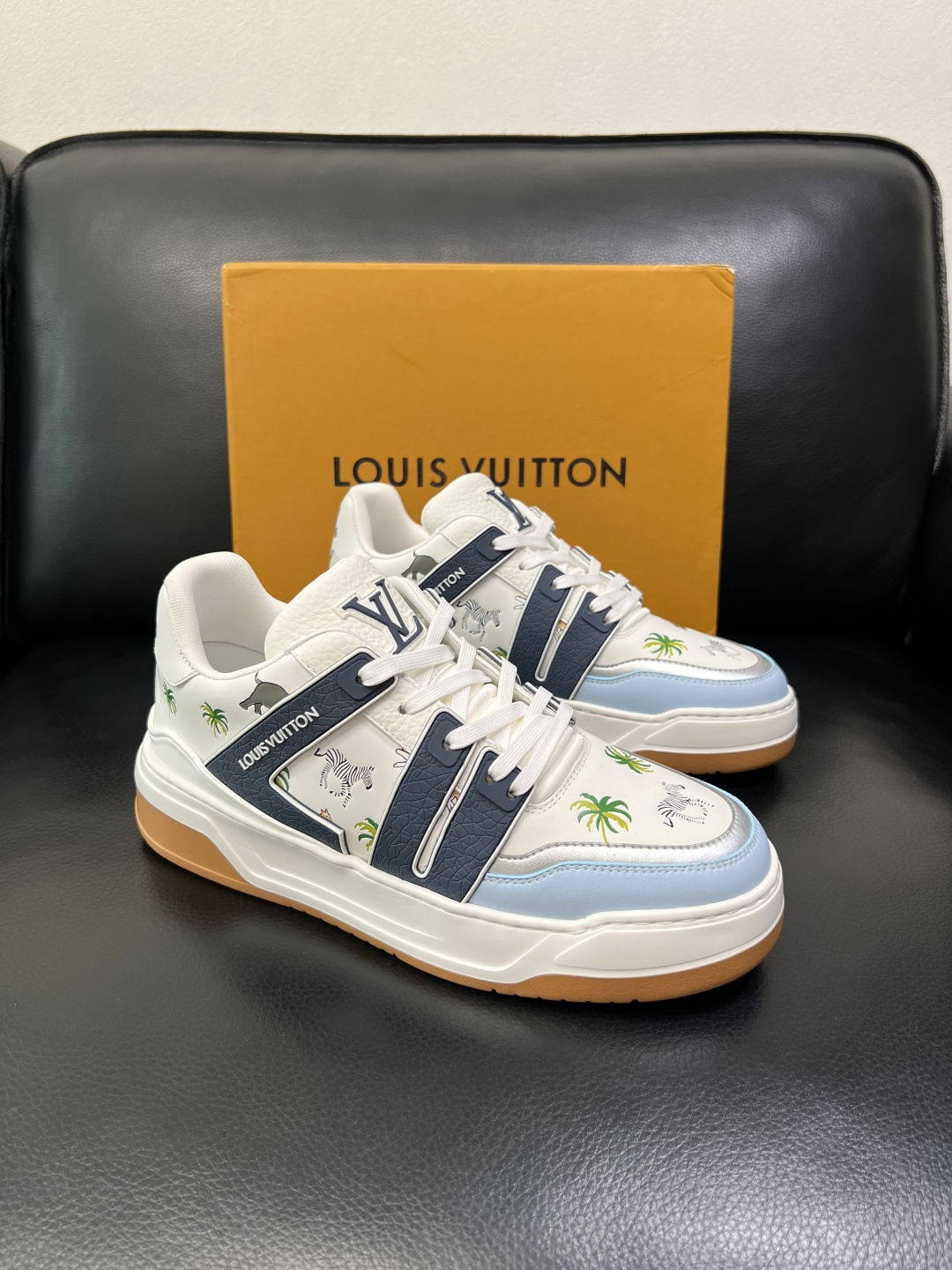 Lv 高品质 顶级工艺品 路易威登，运动板鞋专柜同步，鞋面意大利进口，高品质拼接缤纷色彩复杂工艺品，进口