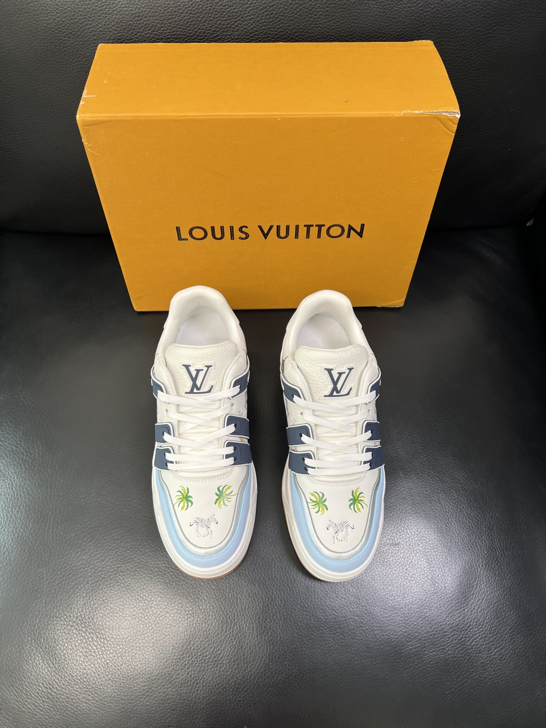 Lv 高品质 顶级工艺品 路易威登，运动板鞋专柜同步，鞋面意大利进口，高品质拼接缤纷色彩复杂工艺品，进口