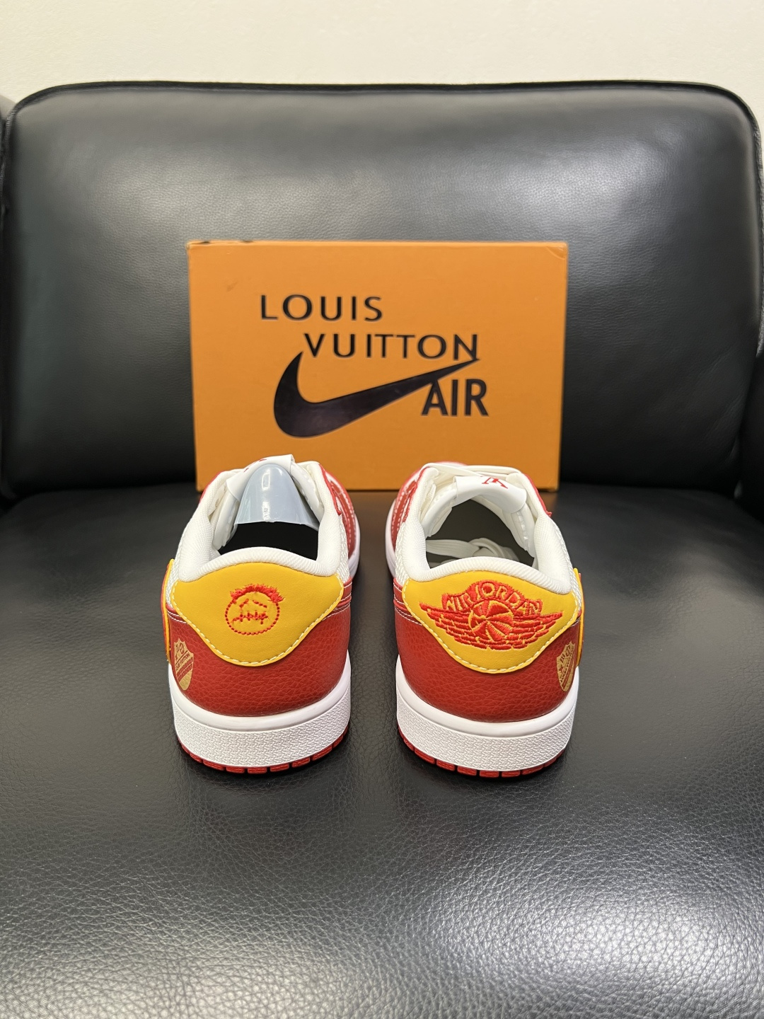 Lv联名nike 高品质 顶级工艺品 路易威登联名，专柜同步，鞋面意大利进口，高品质拼接缤纷色彩复杂工艺