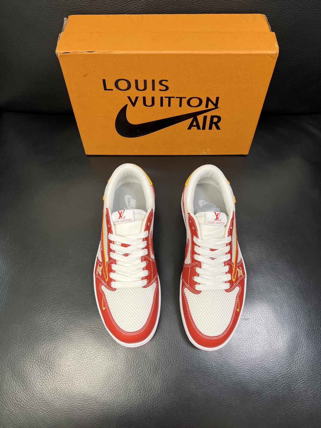 Lv联名nike 高品质 顶级工艺品 路易威登联名，专柜同步，鞋面意大利进口，高品质拼接缤纷色彩复杂工艺