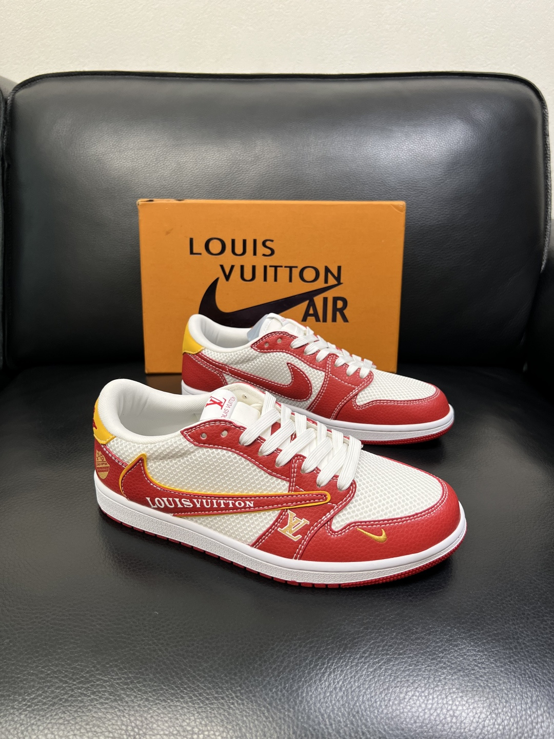 Lv联名nike 高品质 顶级工艺品 路易威登联名，专柜同步，鞋面意大利进口，高品质拼接缤纷色彩复杂工艺