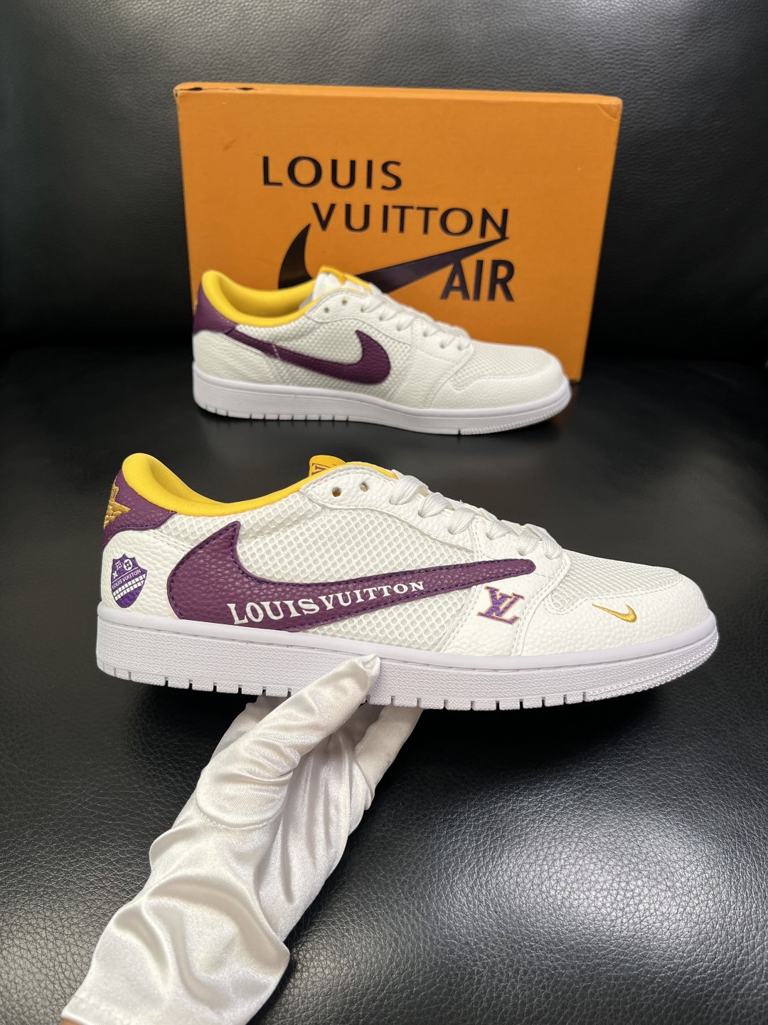 Lv联名nike 高品质 顶级工艺品 路易威登联名，专柜同步，鞋面意大利进口，高品质拼接缤纷色彩复杂工艺