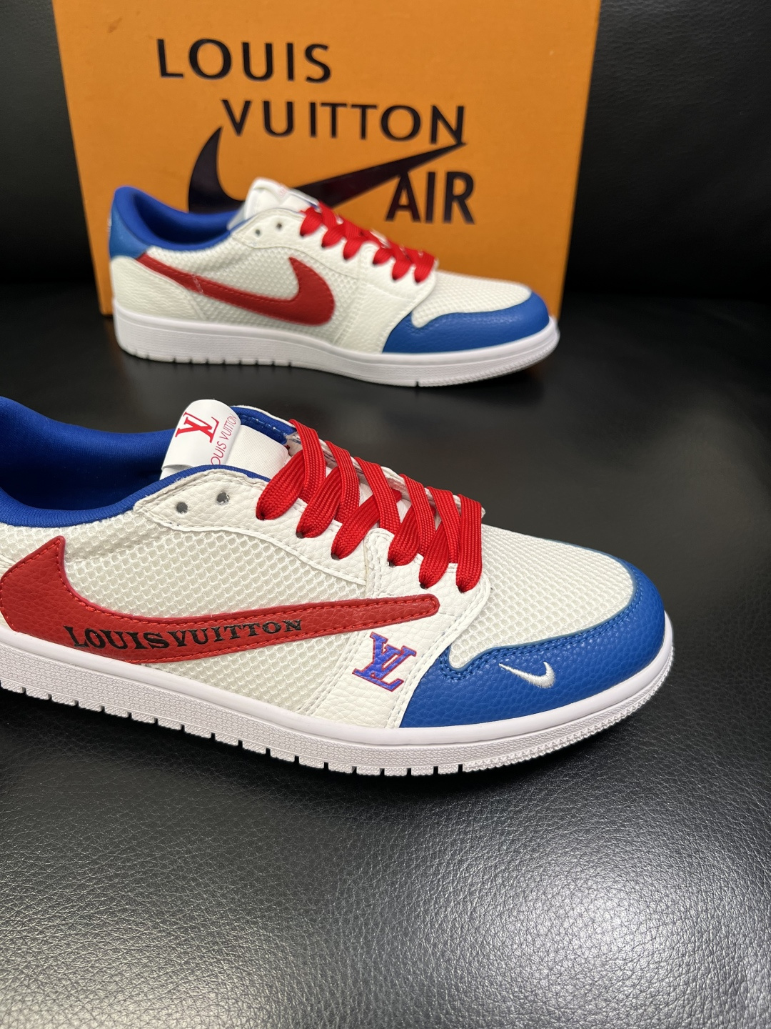 Lv联名nike 高品质 顶级工艺品 路易威登联名，专柜同步，鞋面意大利进口，高品质拼接缤纷色彩复杂工艺